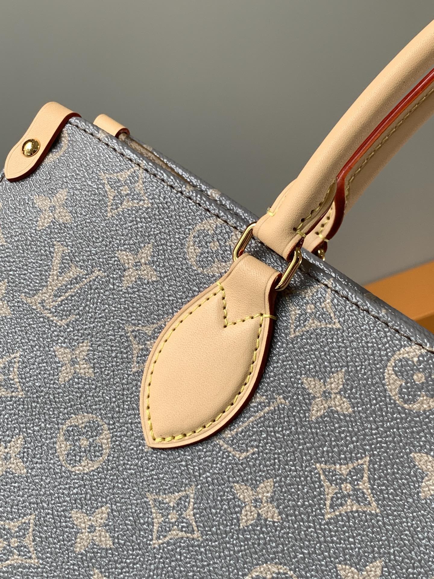 [LOUIS VUITTON-루이비통] 루이비통 온더고 MM토트백 m12415