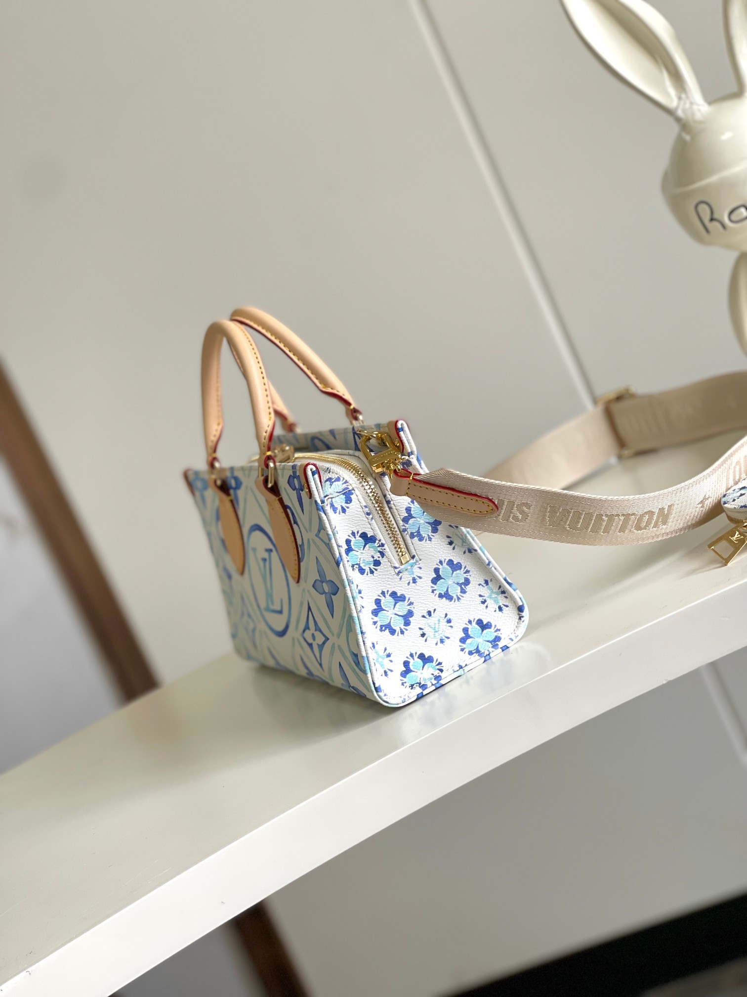 [LOUIS VUITTON-루이비통] 루이비통 온더고 이스트웨스트 M25318