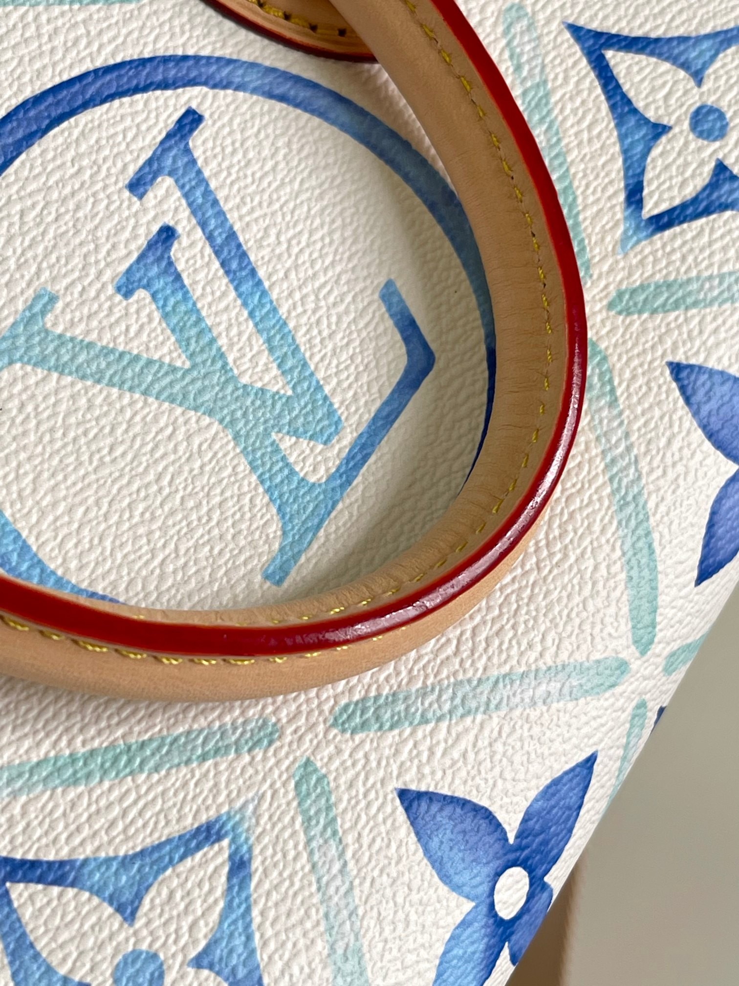 [LOUIS VUITTON-루이비통] 루이비통 온더고 이스트웨스트 M25318