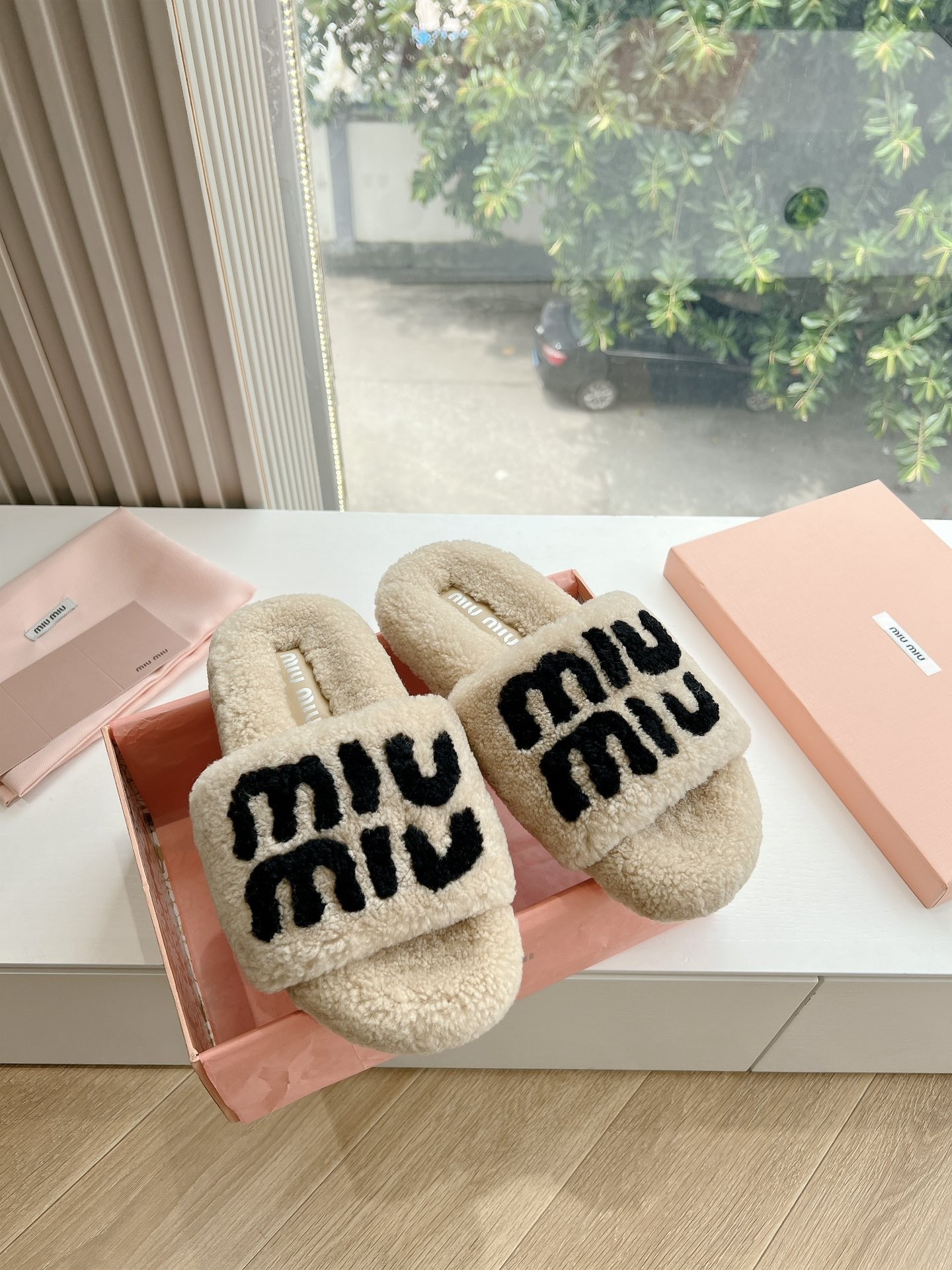[MIU MIU-미우미우] 미우미우 털 슬리퍼
