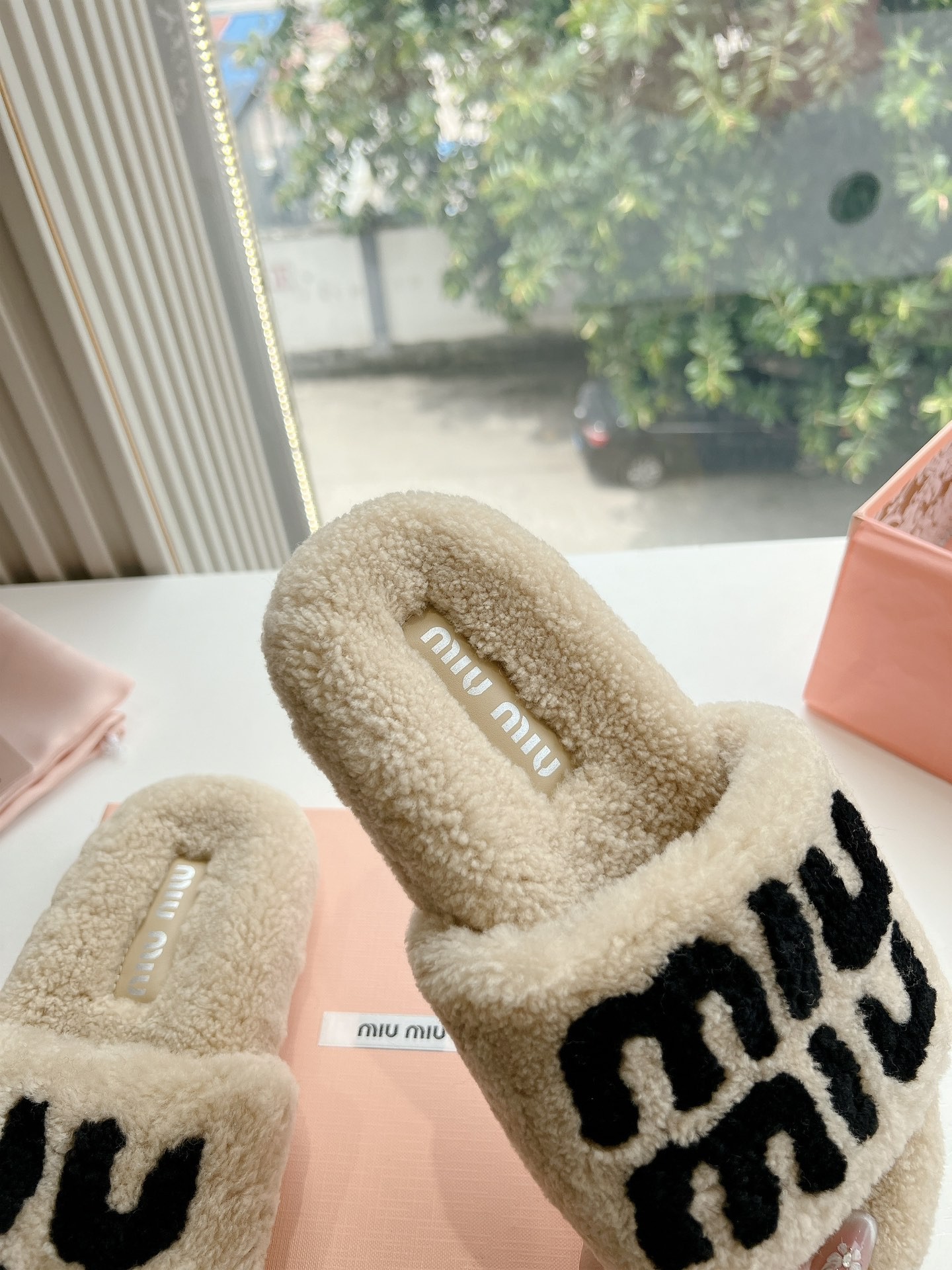 [MIU MIU-미우미우] 미우미우 털 슬리퍼