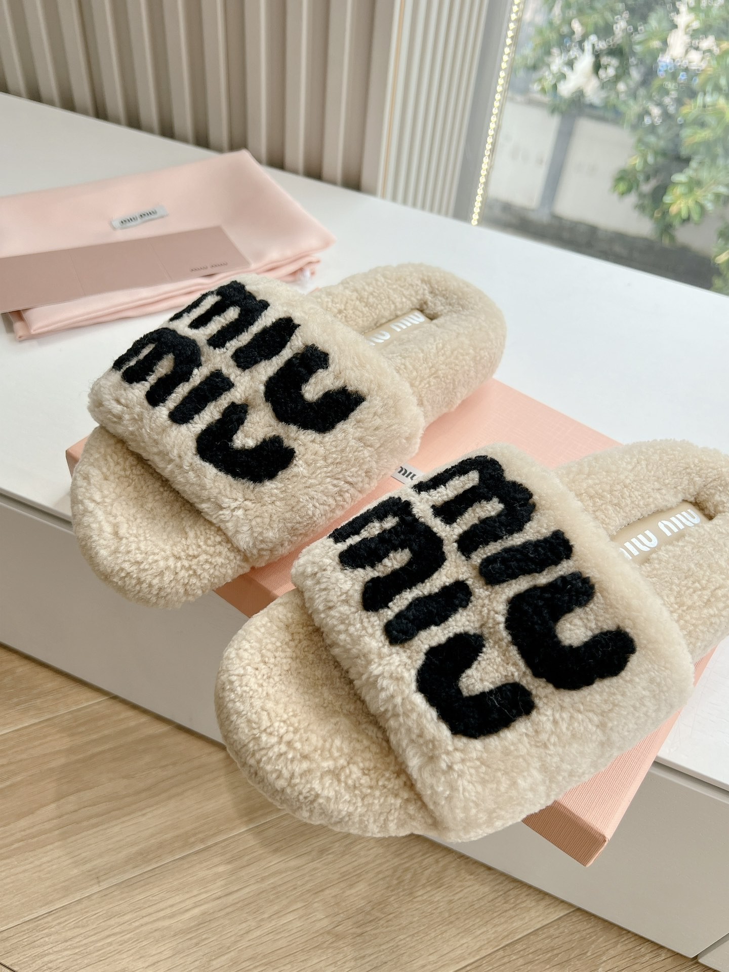 [MIU MIU-미우미우] 미우미우 털 슬리퍼