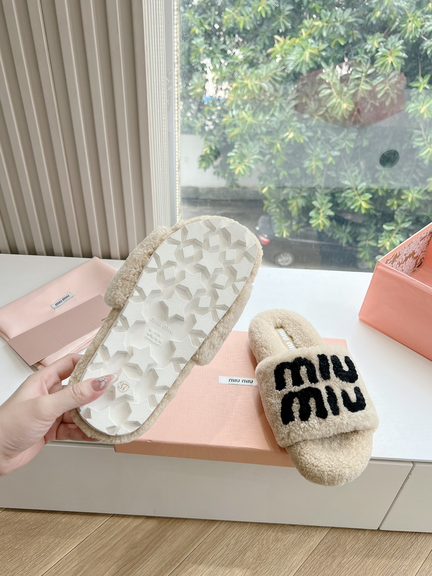 [MIU MIU-미우미우] 미우미우 털 슬리퍼