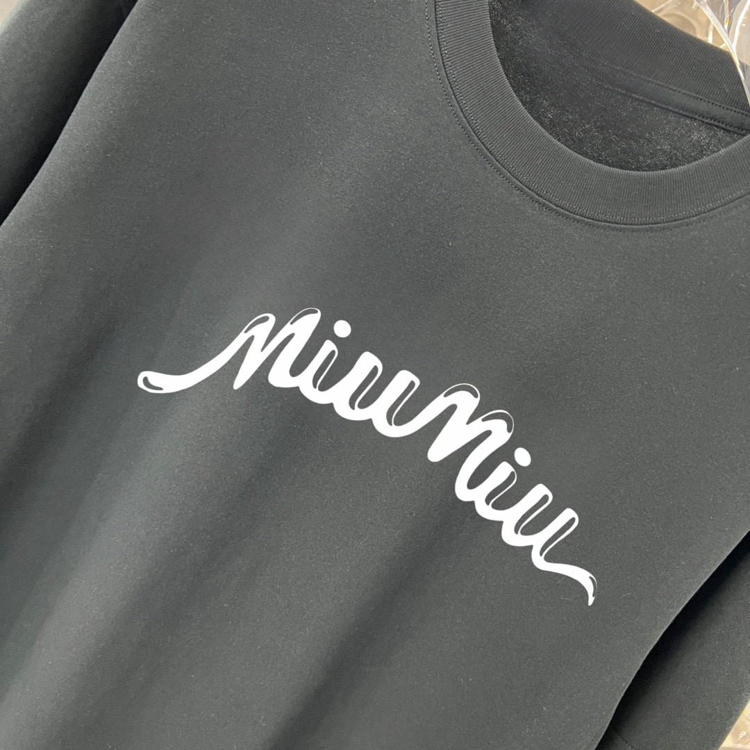 [MIU MIU-미우미우] 미우미우 2024 블랙  로고 티셔츠