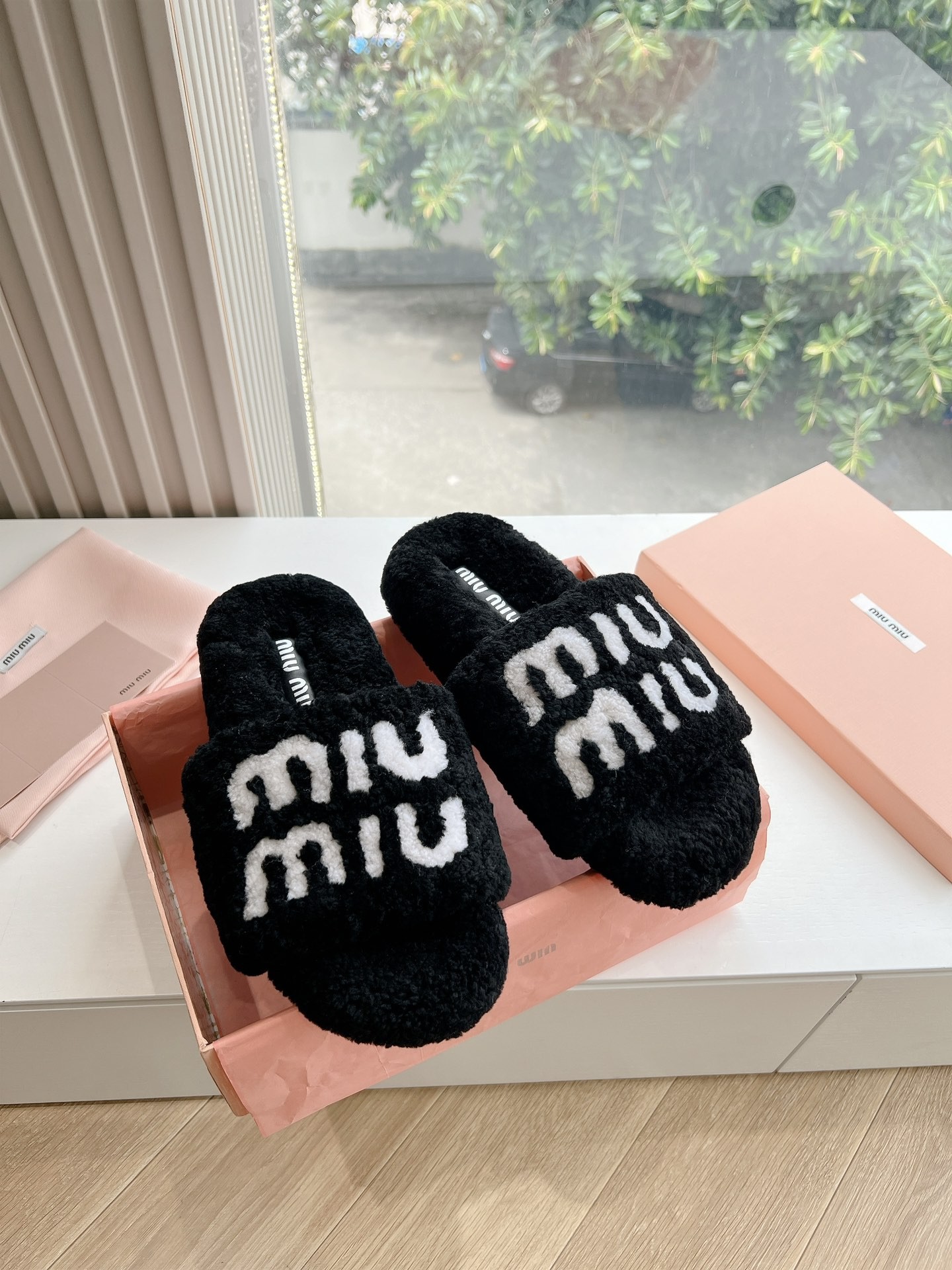 [MIU MIU-미우미우]  미우미우 털 슬리퍼