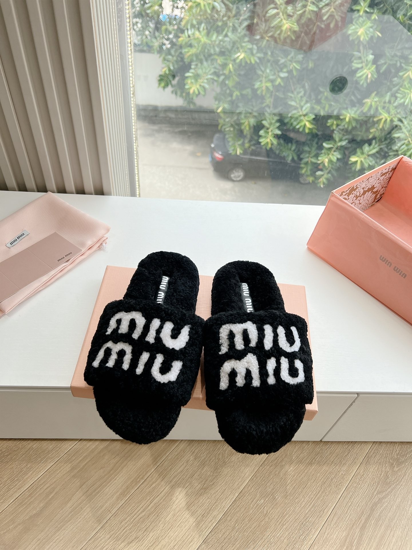 [MIU MIU-미우미우]  미우미우 털 슬리퍼