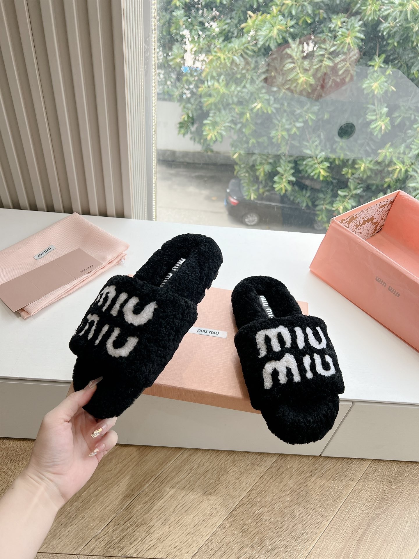 [MIU MIU-미우미우]  미우미우 털 슬리퍼