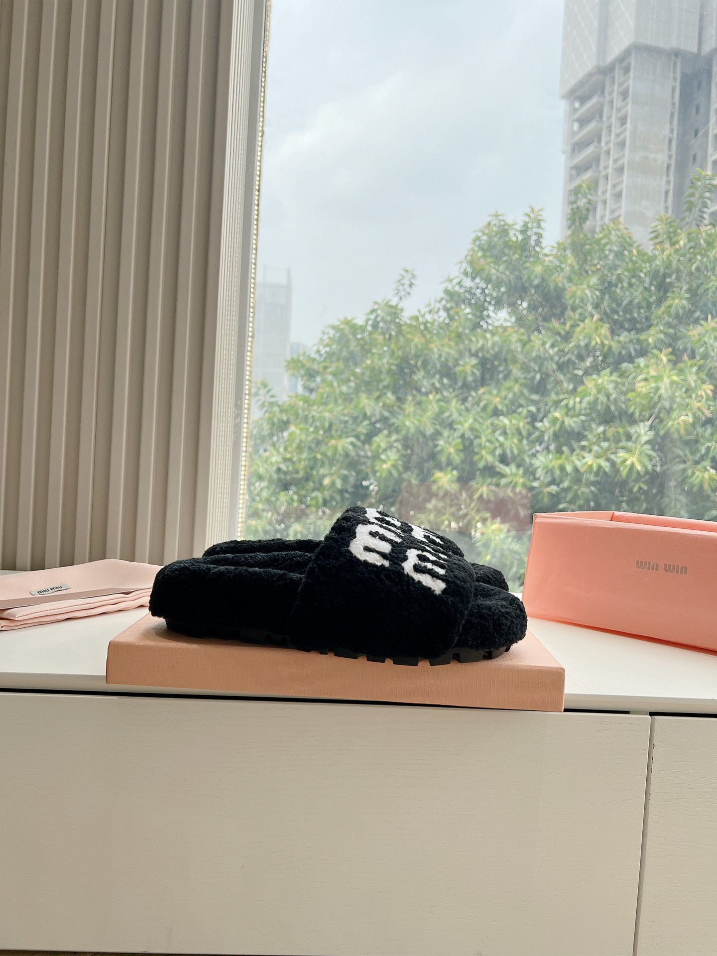 [MIU MIU-미우미우]  미우미우 털 슬리퍼