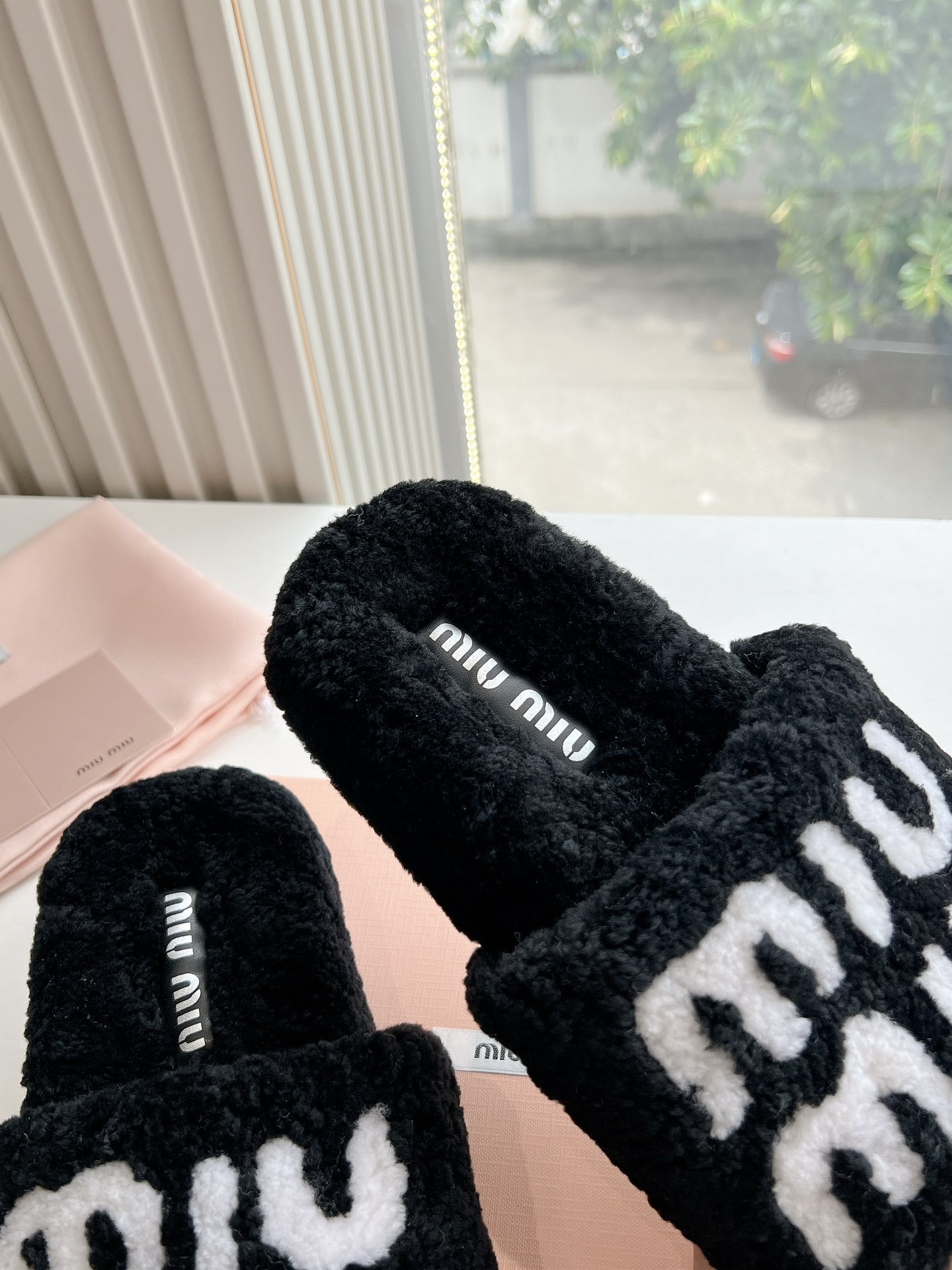 [MIU MIU-미우미우]  미우미우 털 슬리퍼