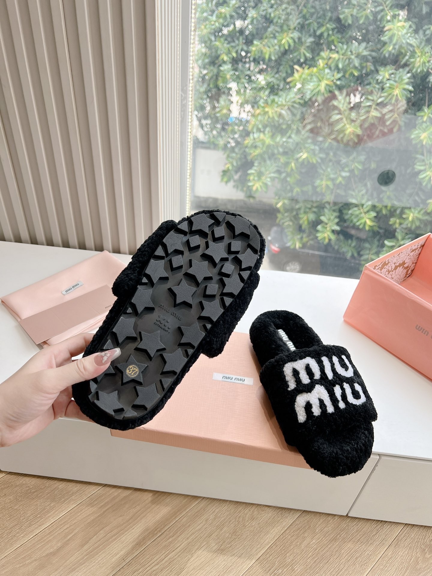 [MIU MIU-미우미우]  미우미우 털 슬리퍼