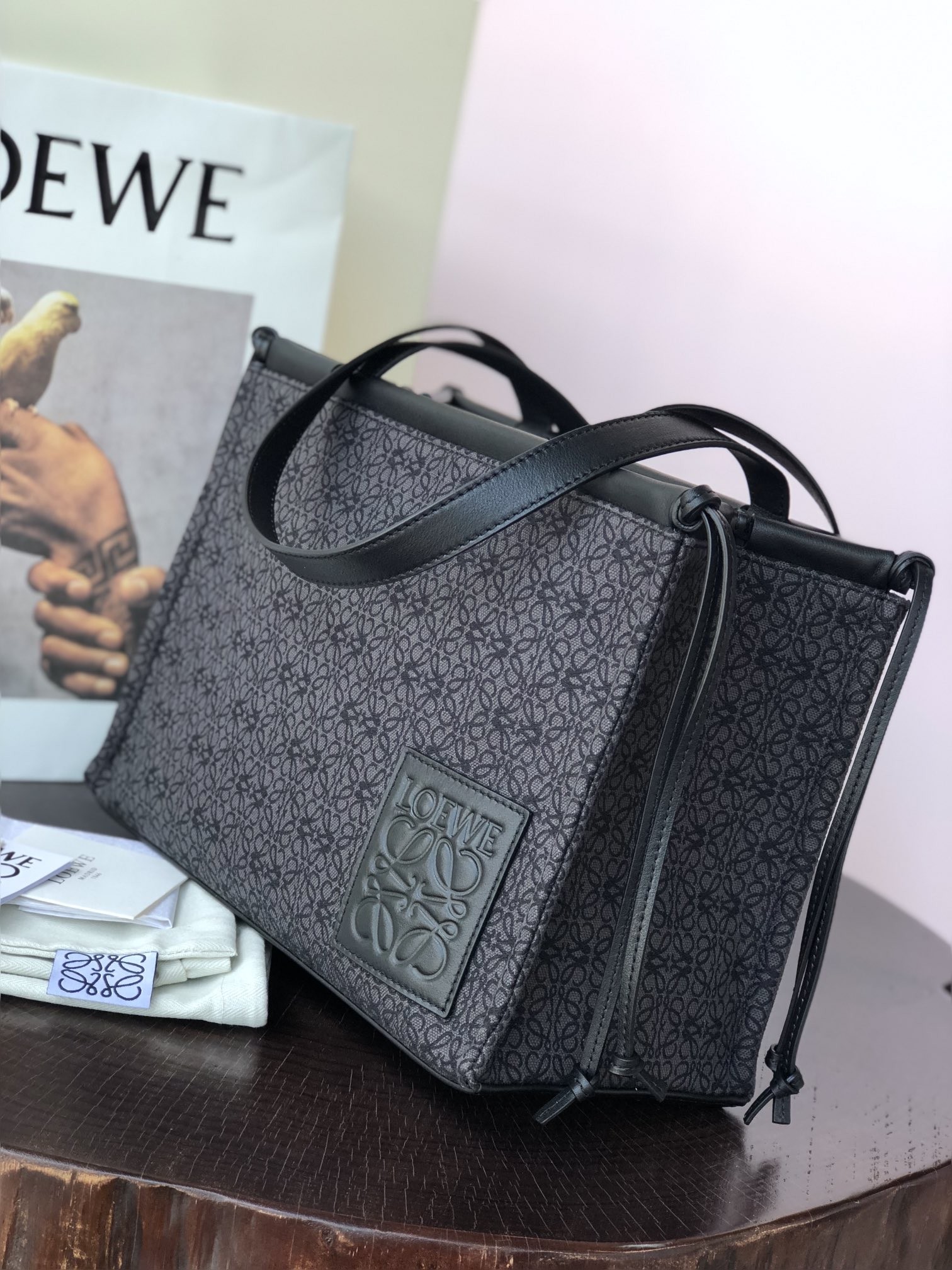 로에베 쿠션 토트백