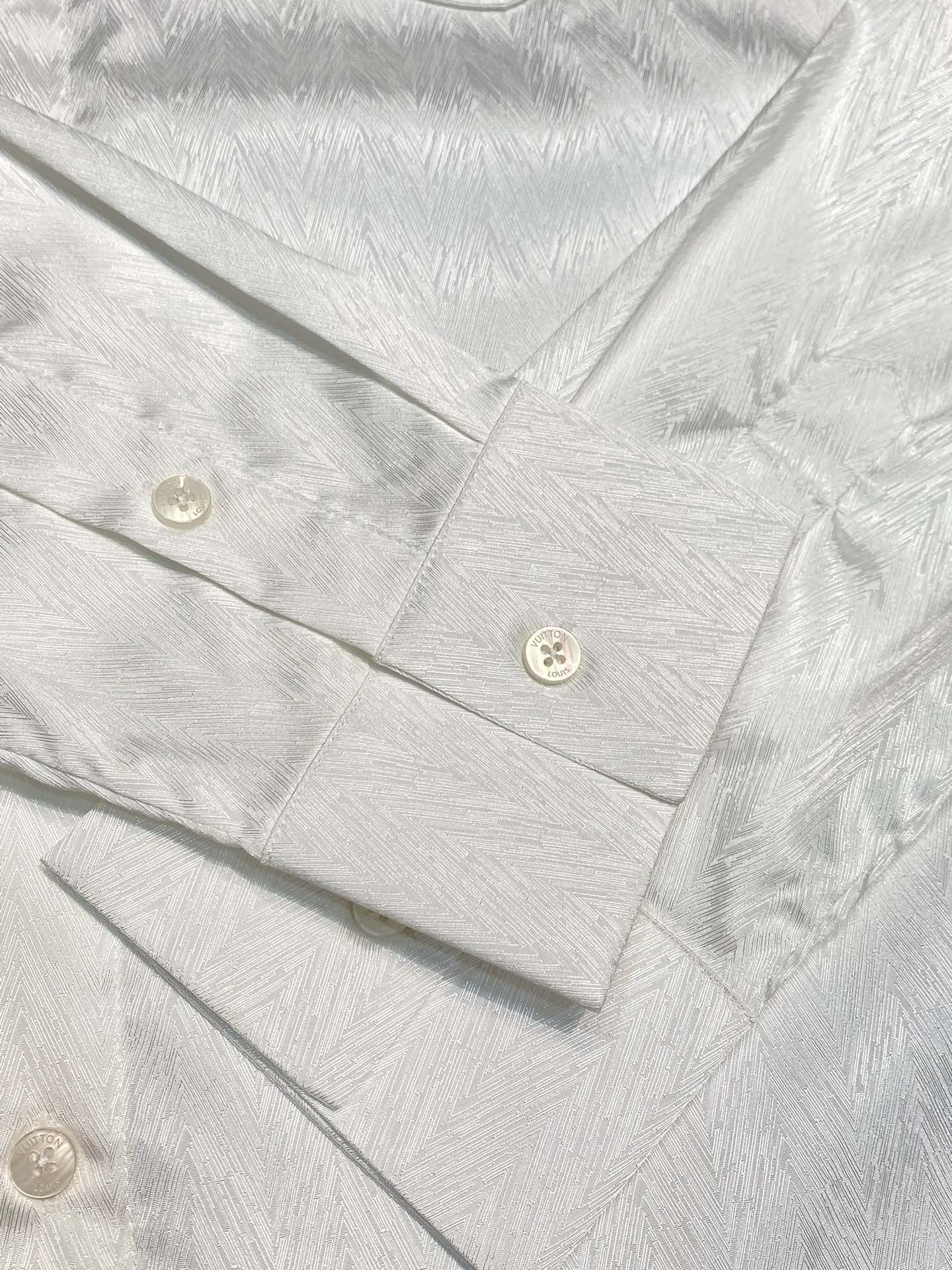 [LOUIS VUITTON-루이비통] 루이비통 클래식 피그 셔츠