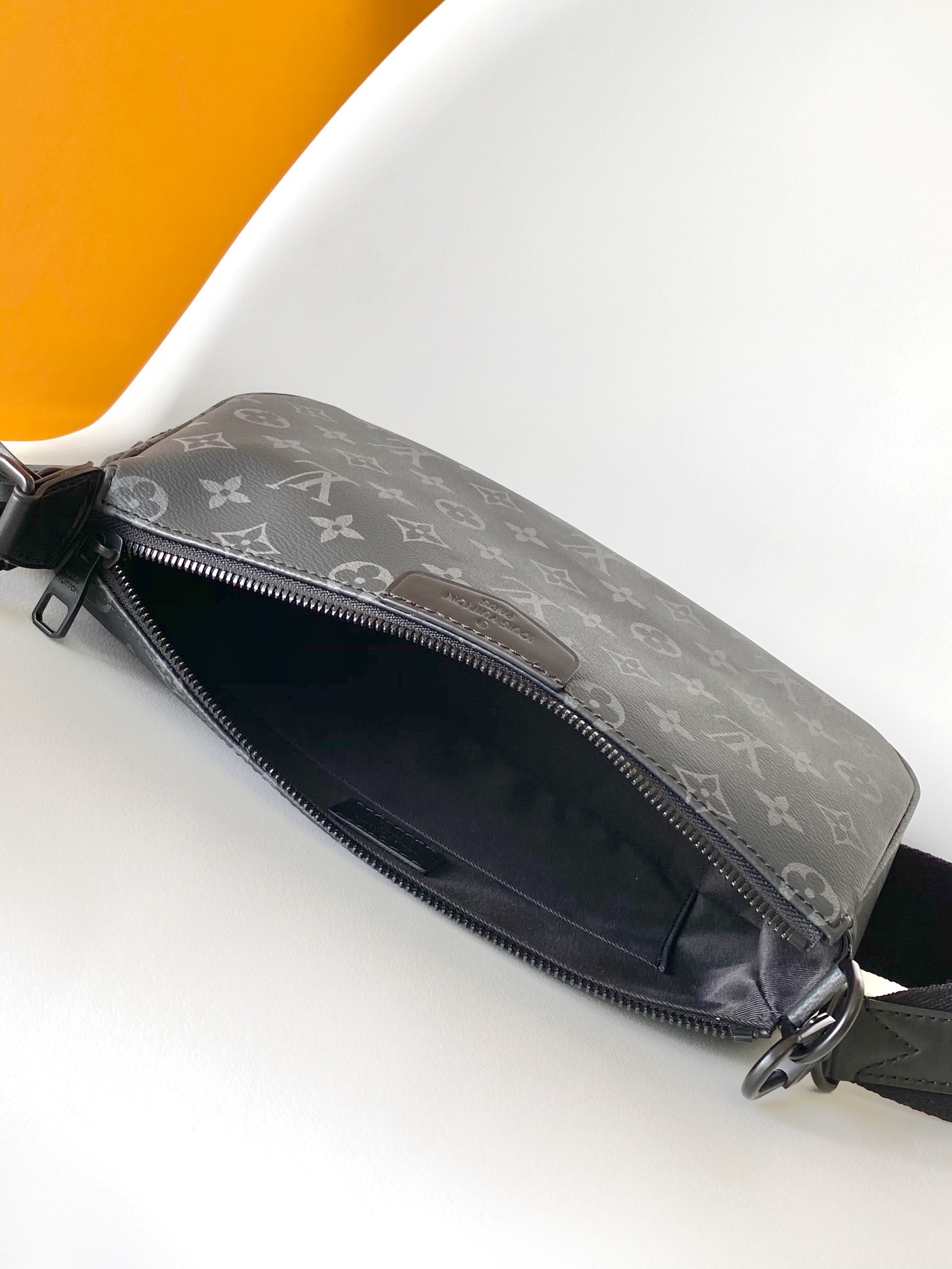 [LOUIS VUITTON-루이비통] 루이비통 포쉐트 악세수아 XL 이클립스 M11741