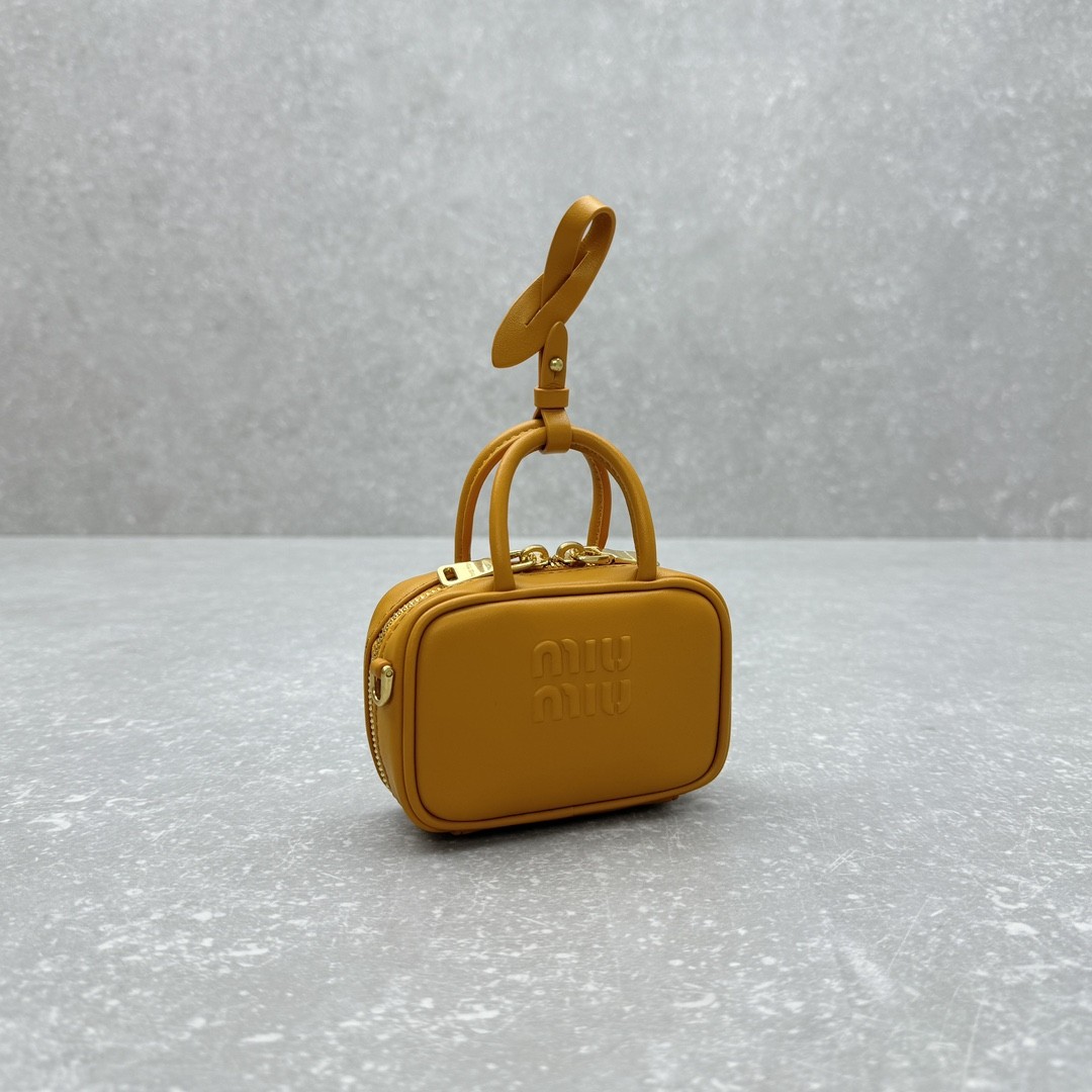 [MIU MIU-미우미우] 미우미우 레더 마이크로 백