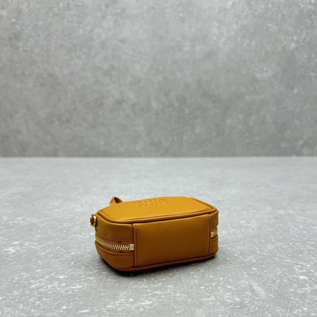 [MIU MIU-미우미우] 미우미우 레더 마이크로 백