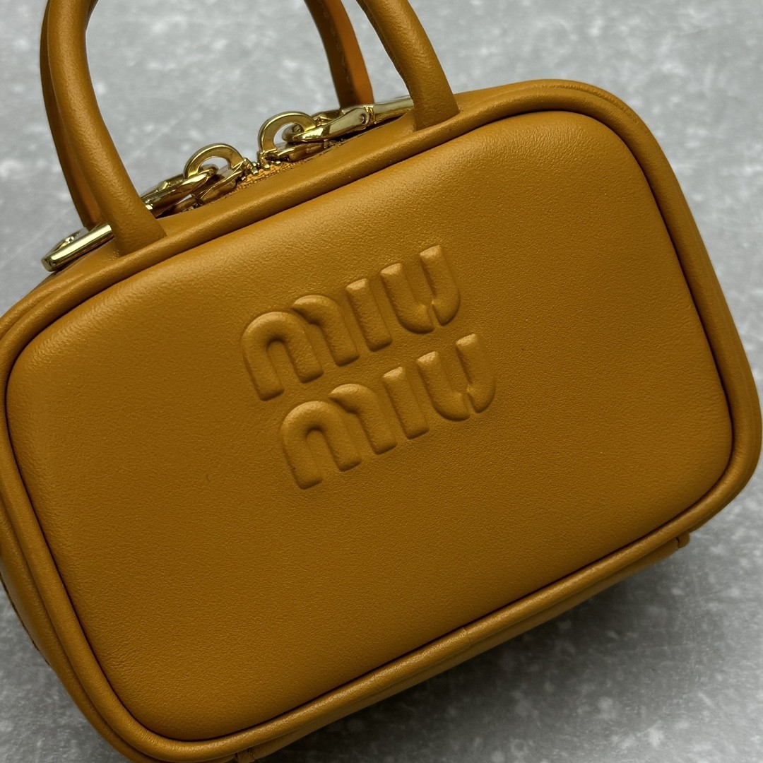 [MIU MIU-미우미우] 미우미우 레더 마이크로 백