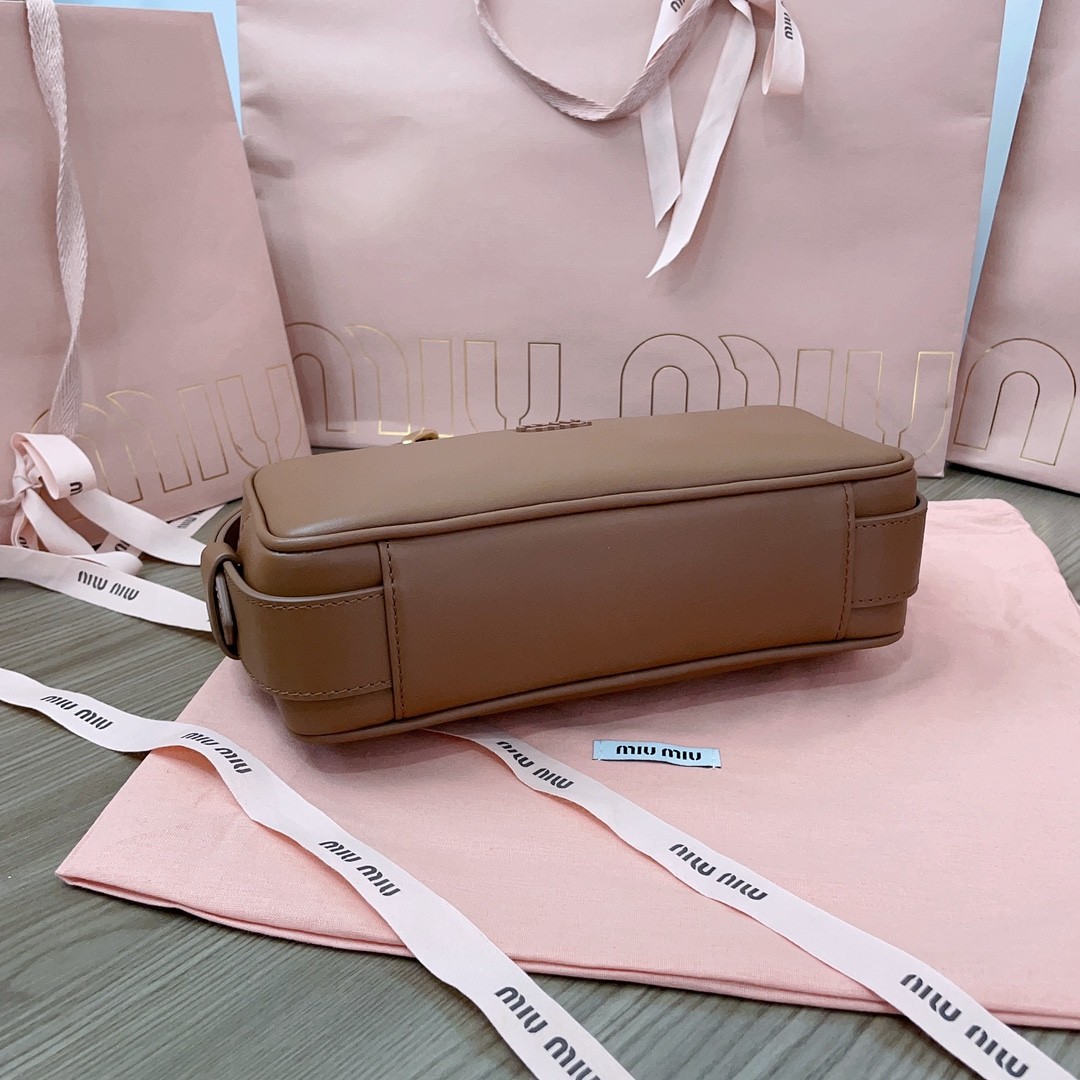 [MIU MIU-미우미우] 미우미우 가죽 숄더백 브라운