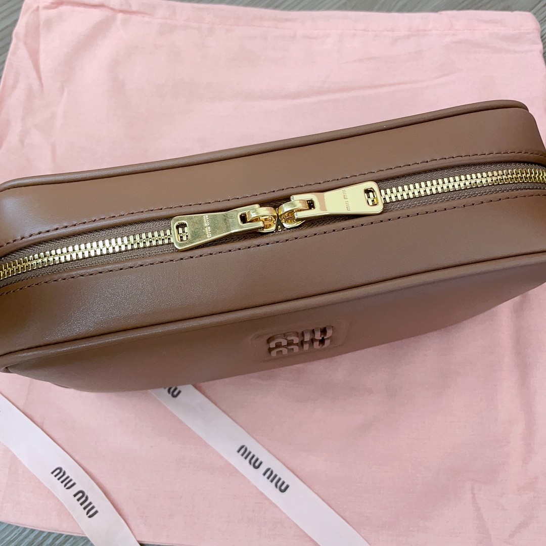 [MIU MIU-미우미우] 미우미우 가죽 숄더백 브라운