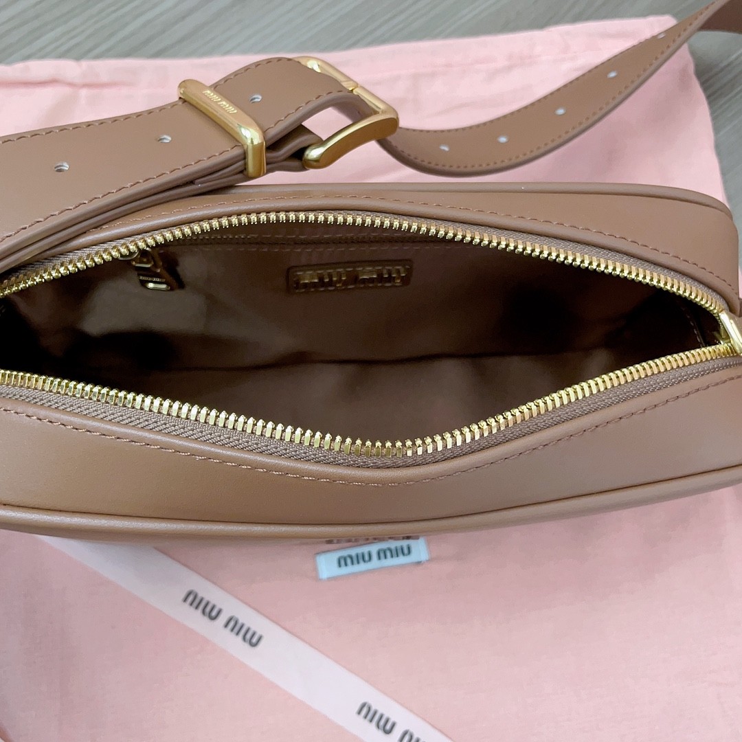 [MIU MIU-미우미우] 미우미우 가죽 숄더백 브라운