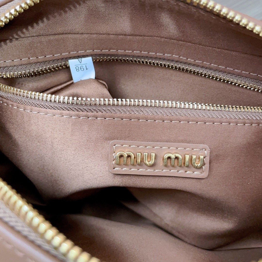 [MIU MIU-미우미우] 미우미우 가죽 숄더백 브라운