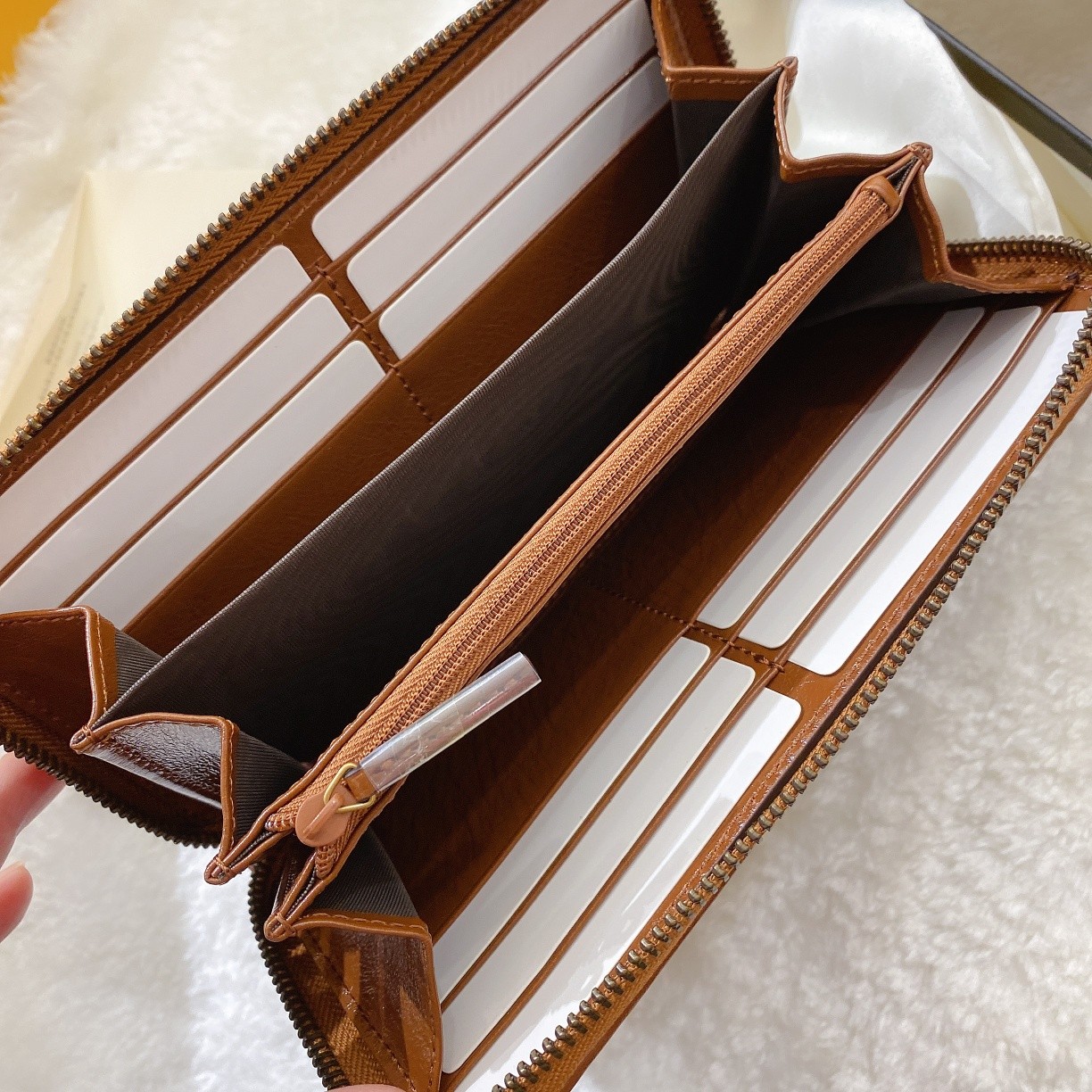 [GUCCI-구찌] 구찌 GG 마몬트 지퍼 장 지갑