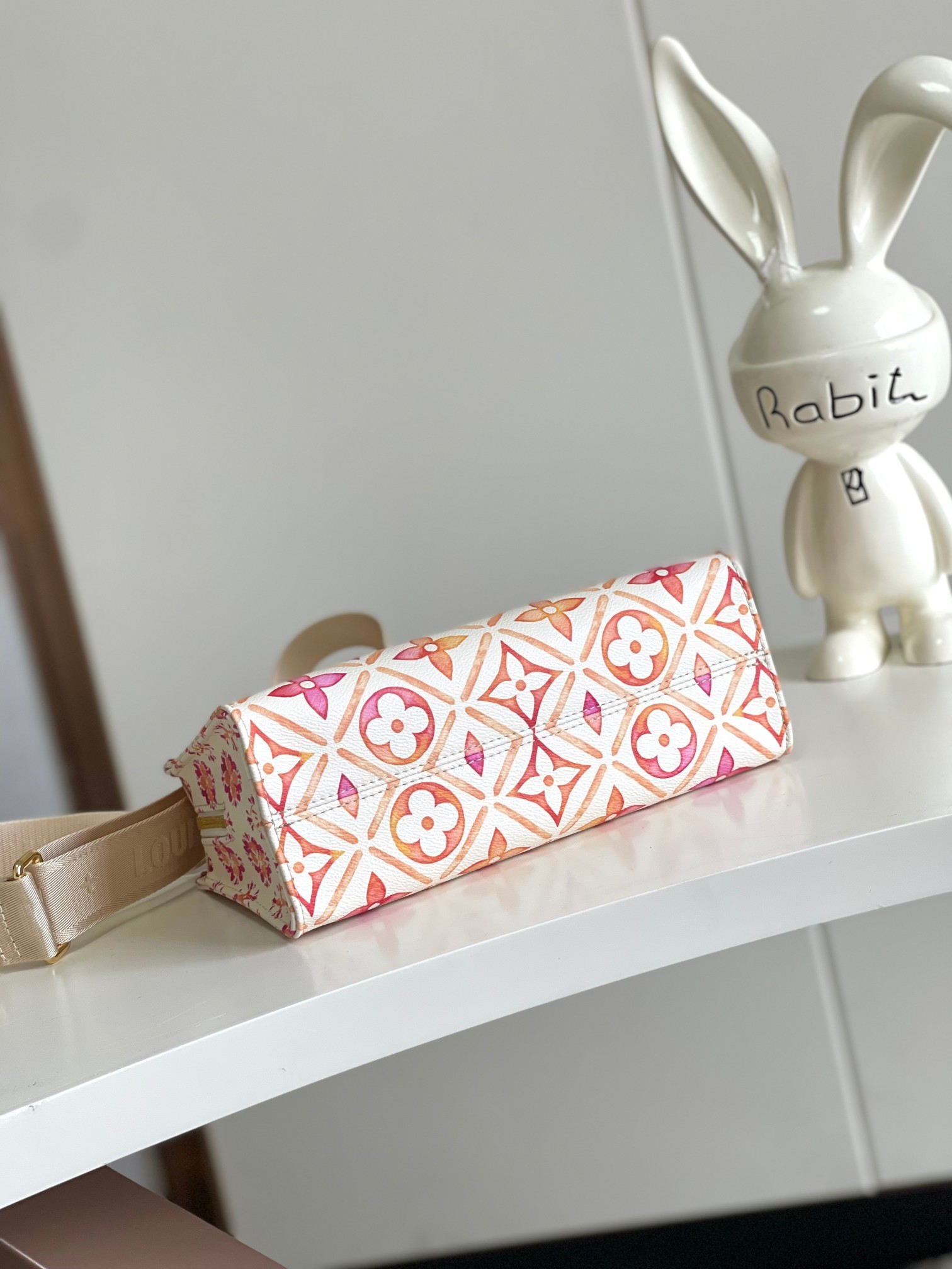 [LOUIS VUITTON-루이비통] 루이비통 온더고 이스트웨스트 M25318