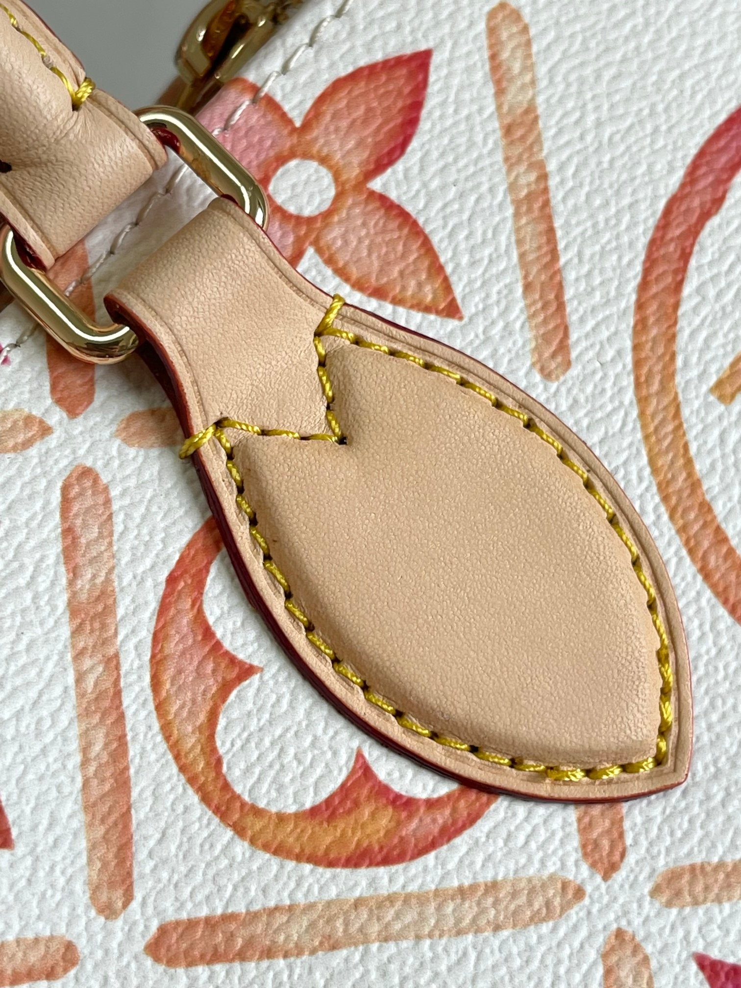 [LOUIS VUITTON-루이비통] 루이비통 온더고 이스트웨스트 M25318