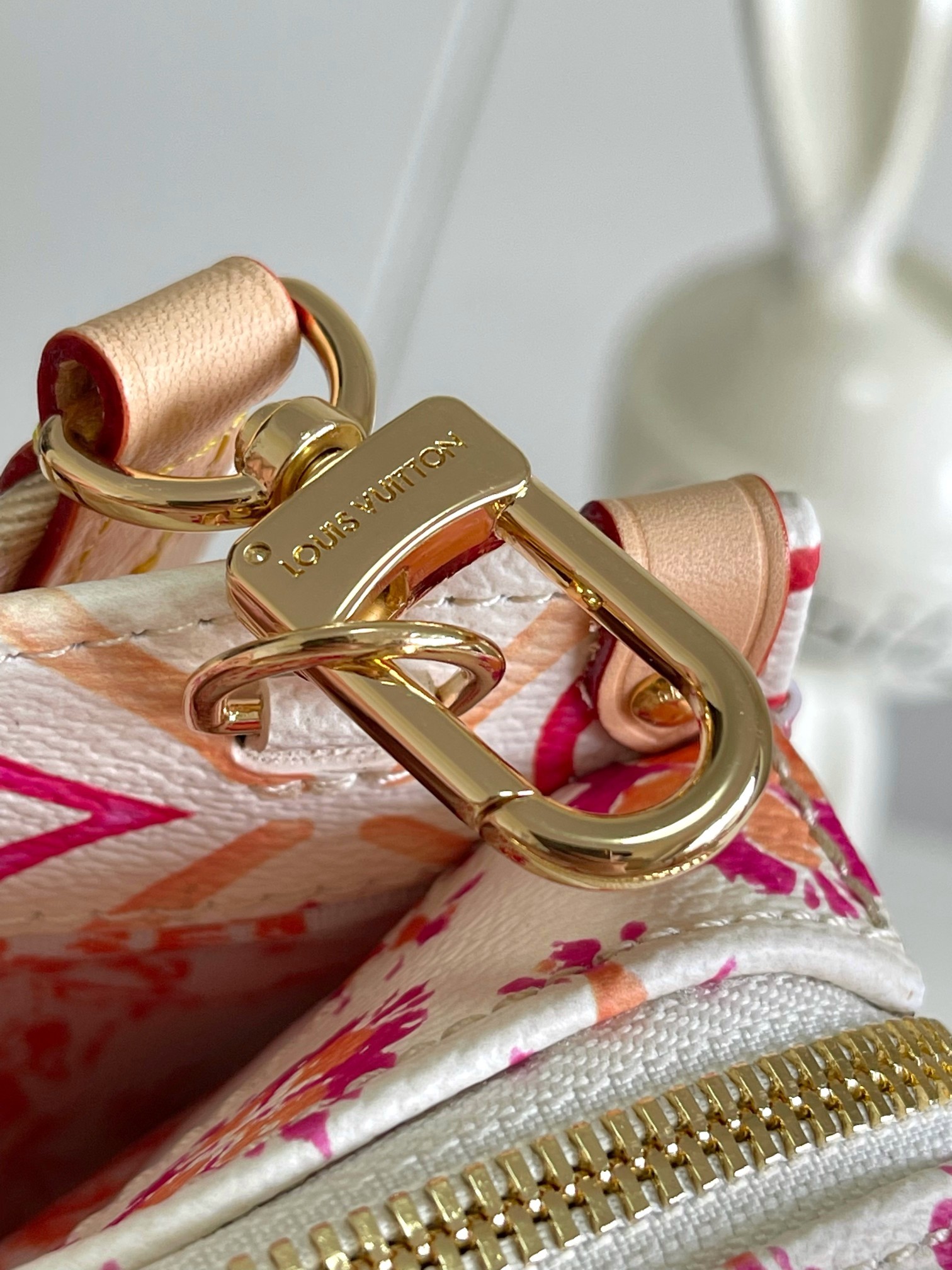 [LOUIS VUITTON-루이비통] 루이비통 온더고 이스트웨스트 M25318