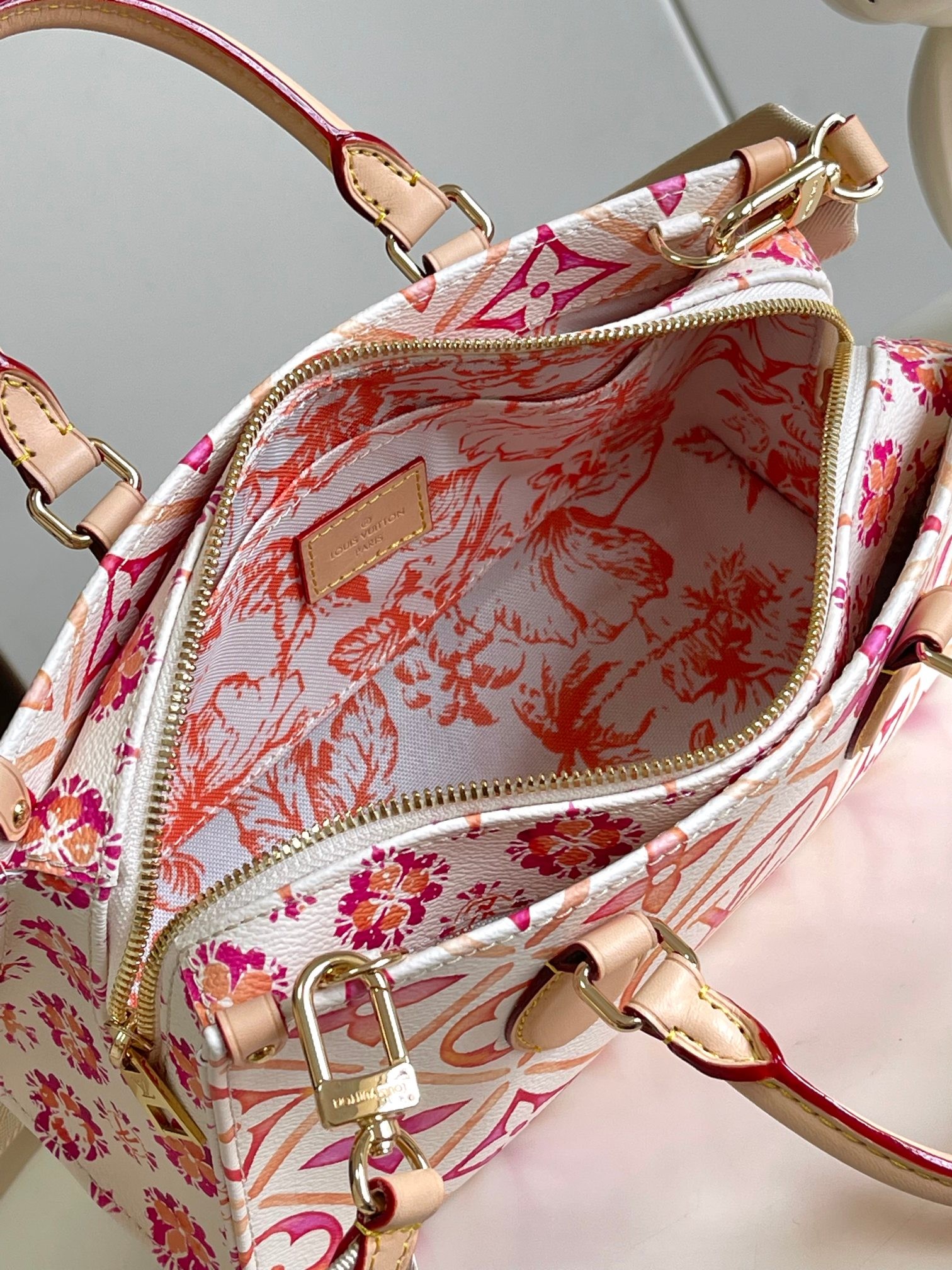 [LOUIS VUITTON-루이비통] 루이비통 온더고 이스트웨스트 M25318