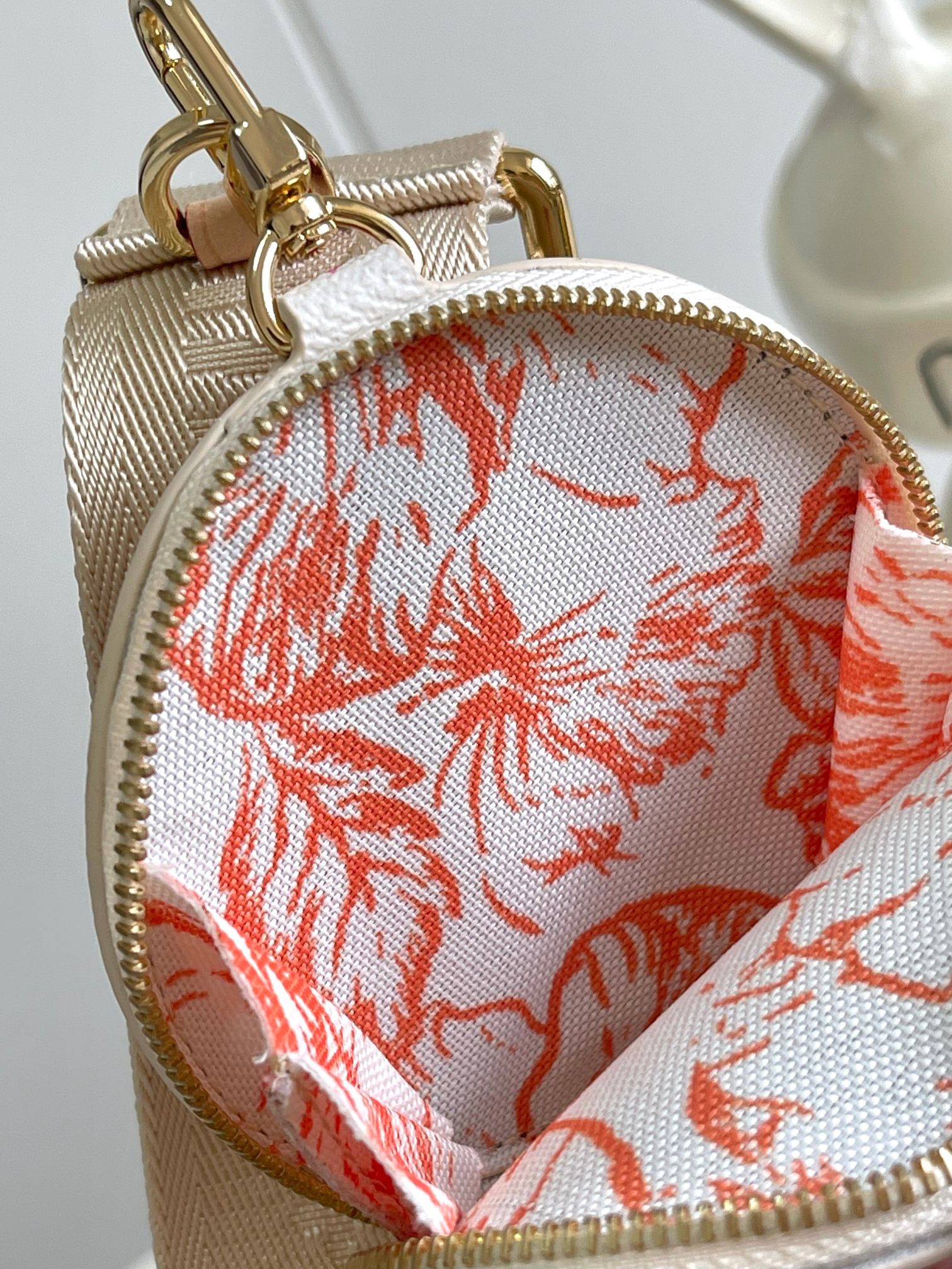 [LOUIS VUITTON-루이비통] 루이비통 온더고 이스트웨스트 M25318