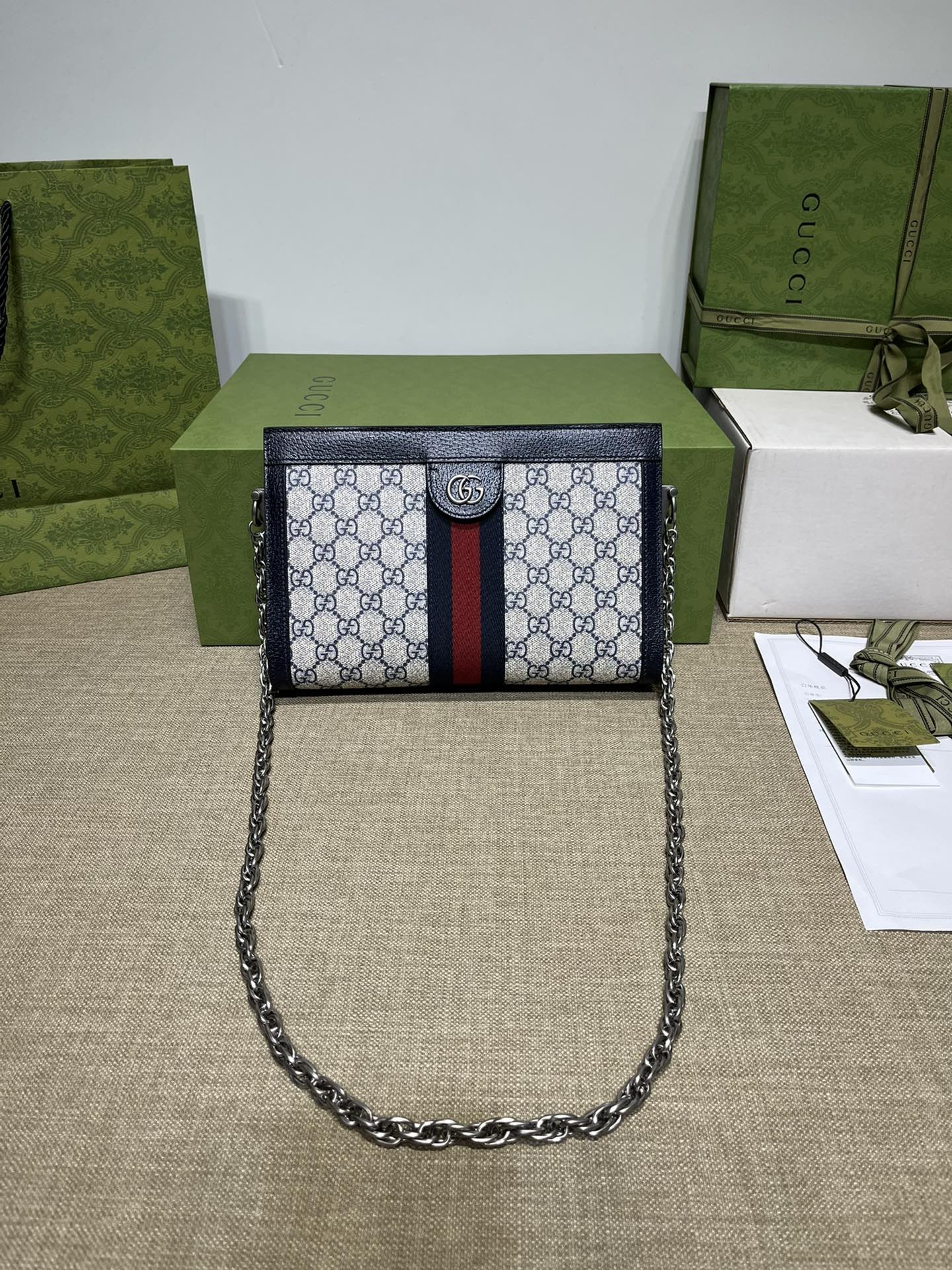 구찌 오피디아 GG 수프림 스몰 숄더백