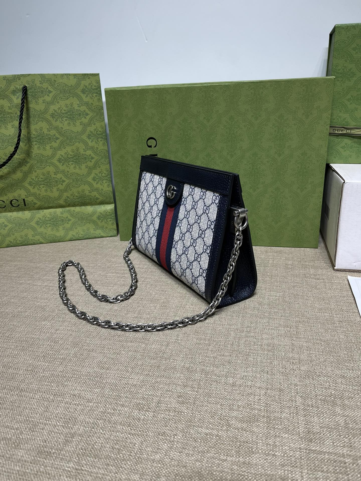 구찌 오피디아 GG 수프림 스몰 숄더백