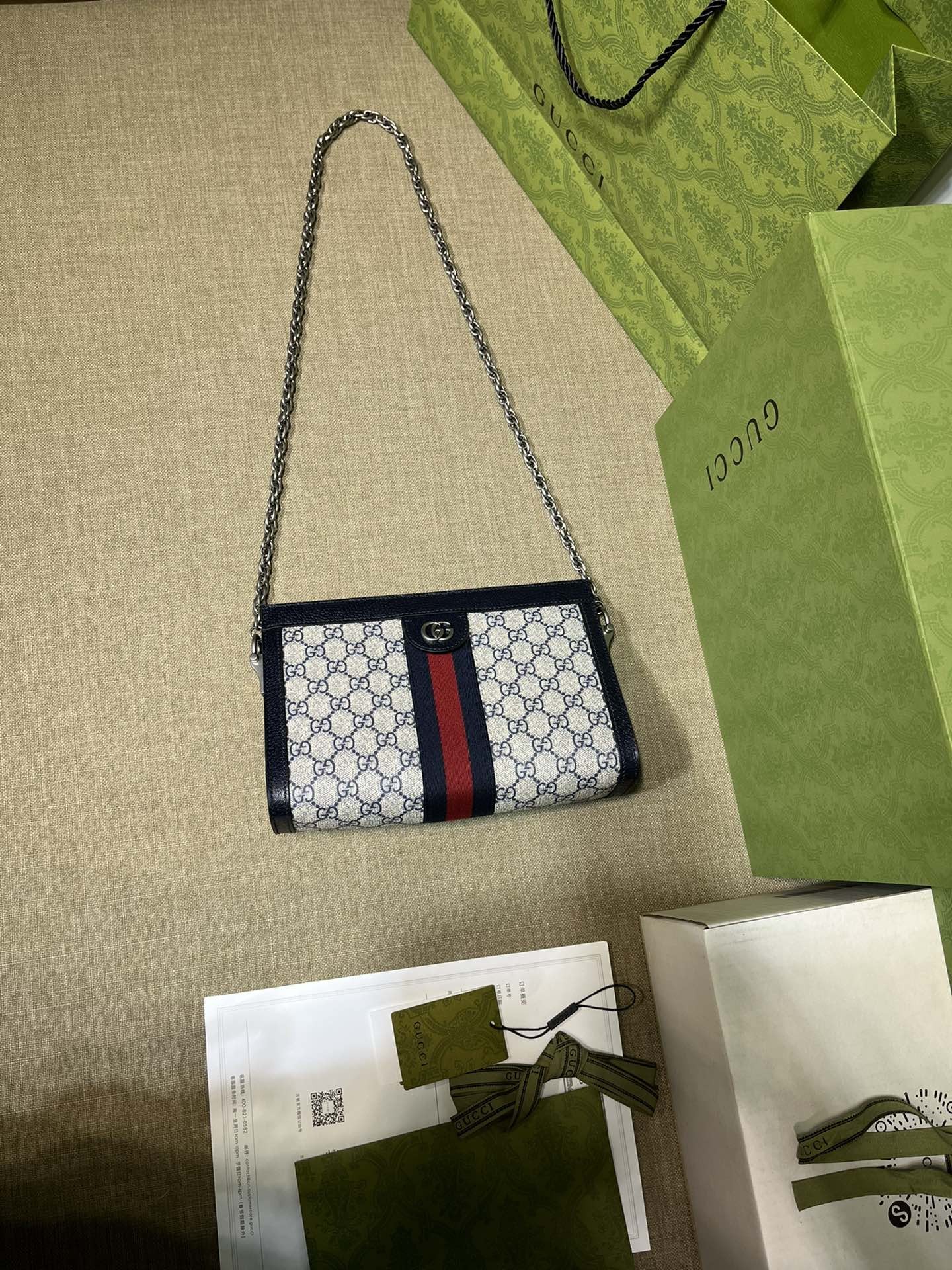 구찌 오피디아 GG 수프림 스몰 숄더백