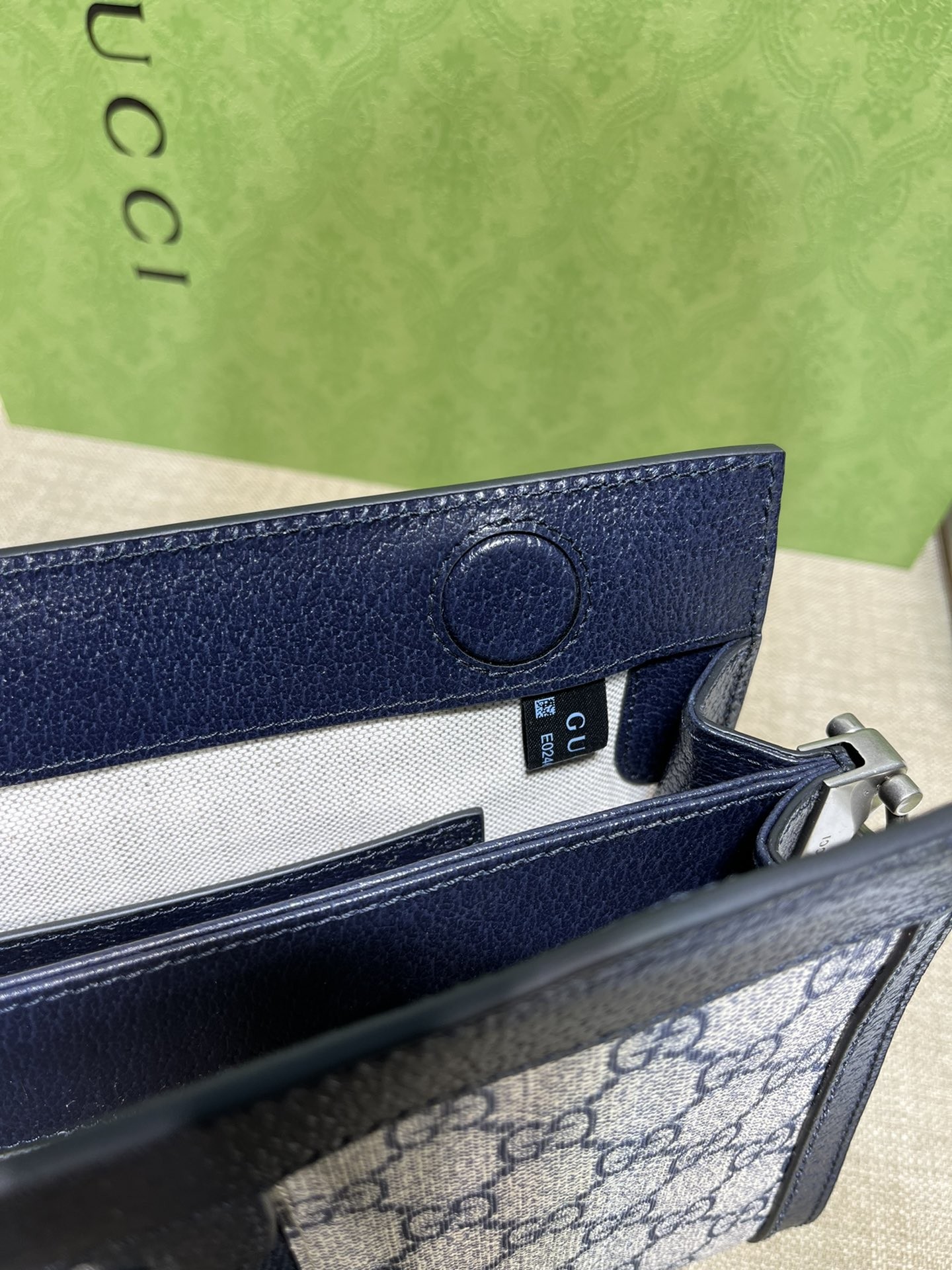 구찌 오피디아 GG 수프림 스몰 숄더백