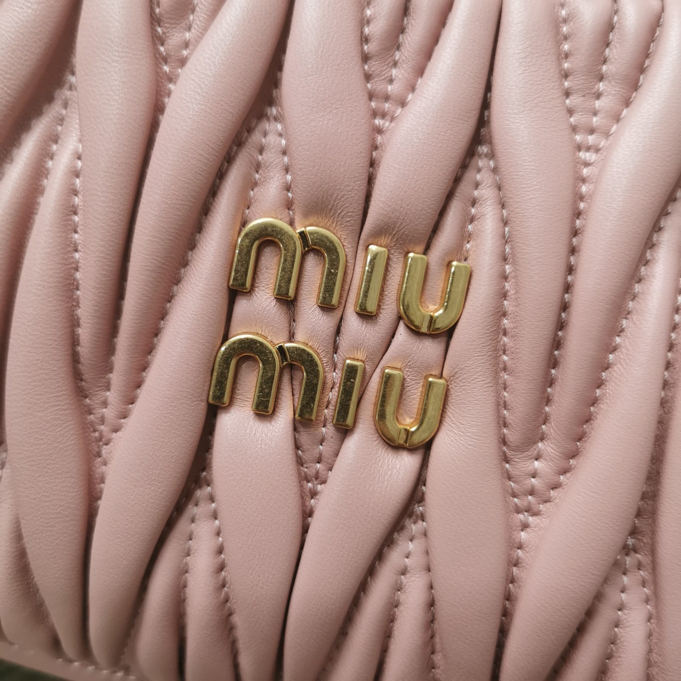 [MIU MIU-미우미우] 미우미우 마테라쎄 완더 미니 호보백 5BC125