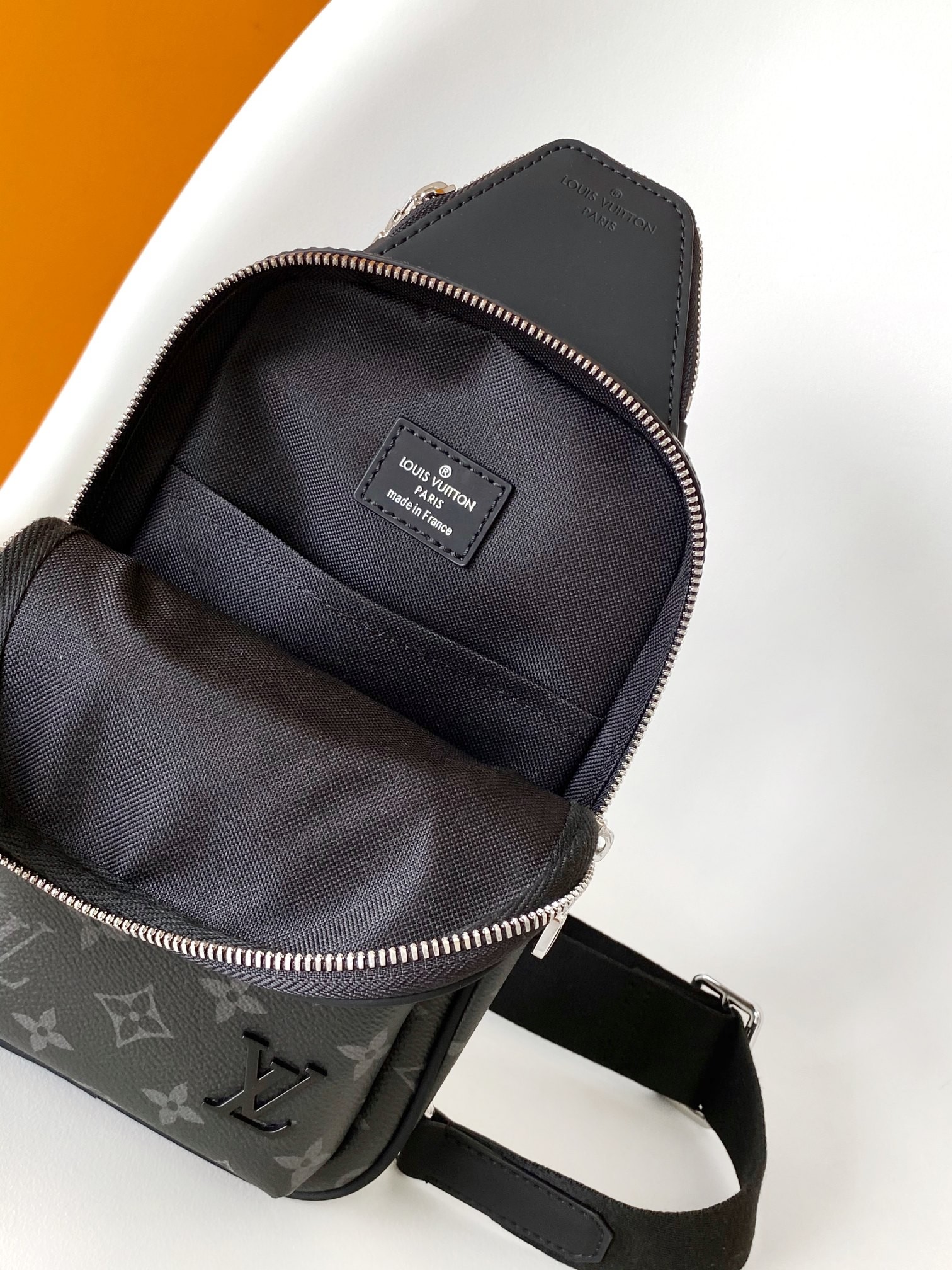 [LOUIS VUITTON-루이비통] 루이비통 에비뉴 슬링백 M47137