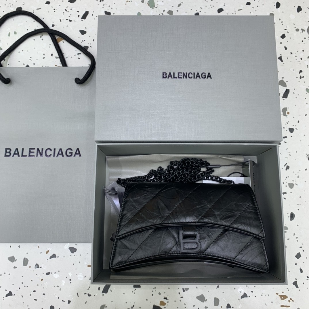 발렌시아가 크러쉬 체인백