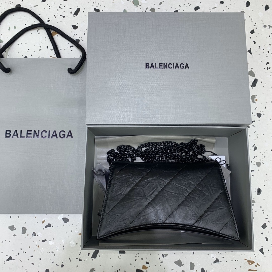 발렌시아가 크러쉬 체인백