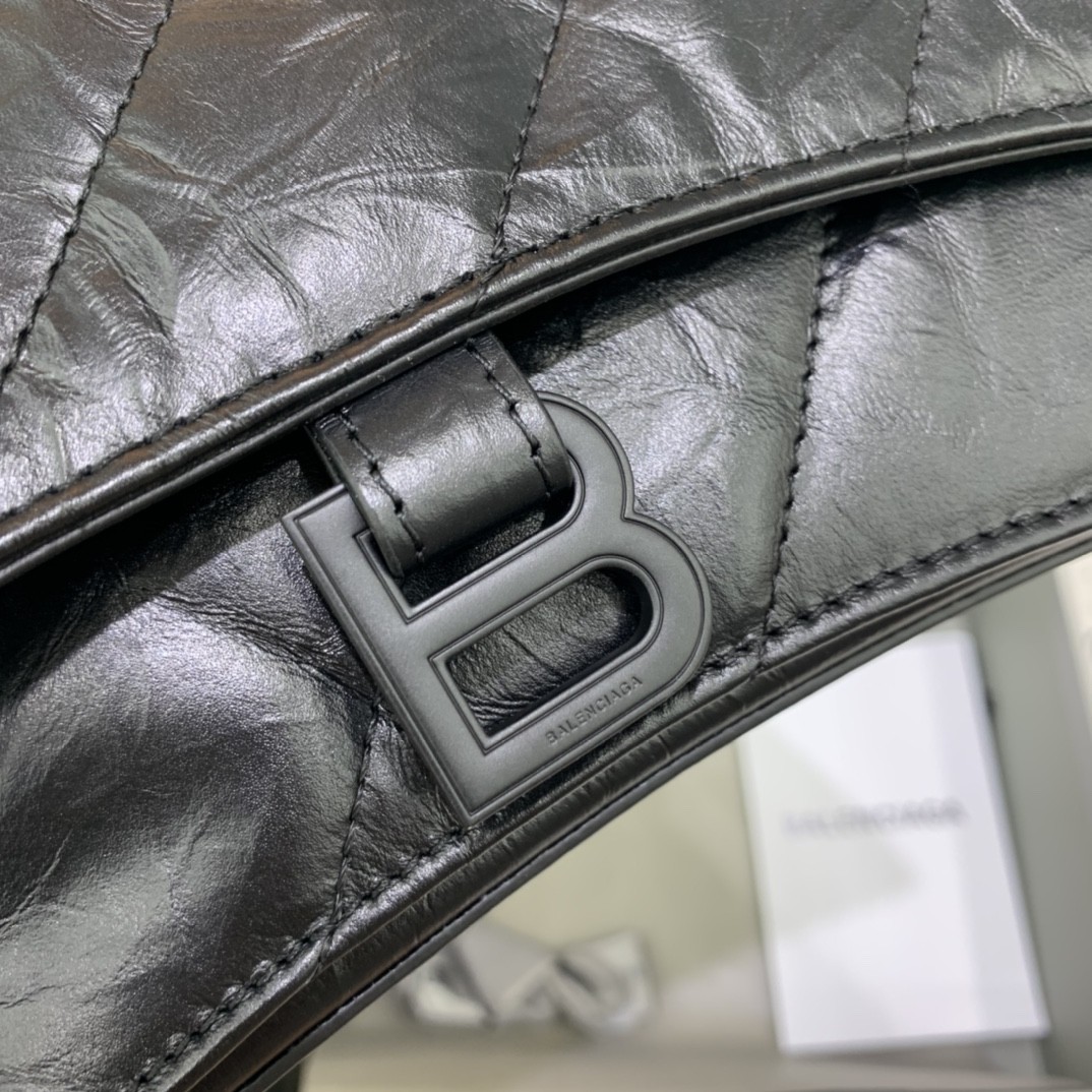 발렌시아가 크러쉬 체인백