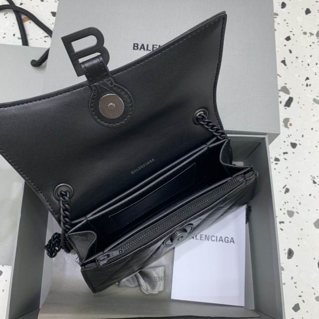 발렌시아가 크러쉬 체인백