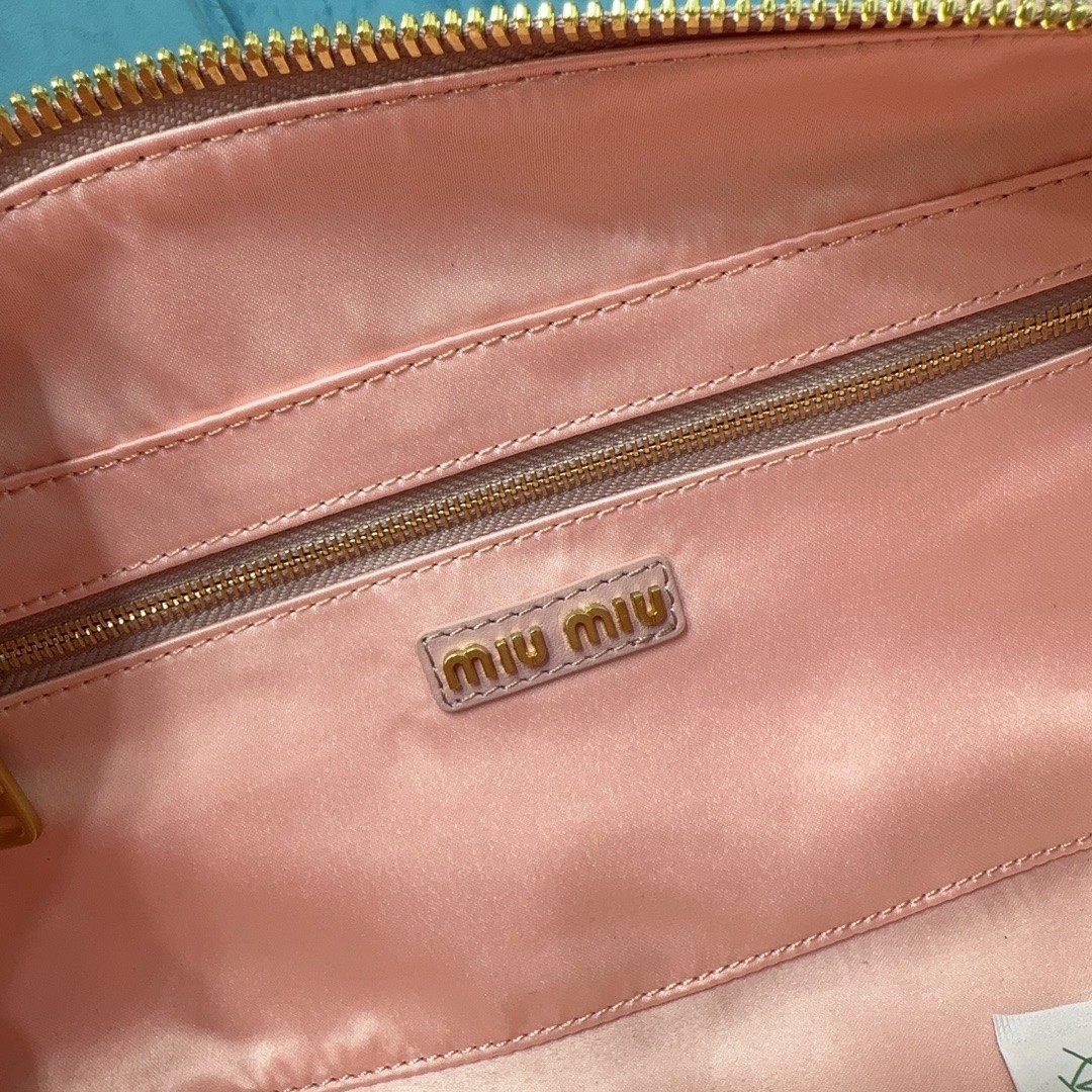 미우미우 아르카디 마테라쎄 토트백