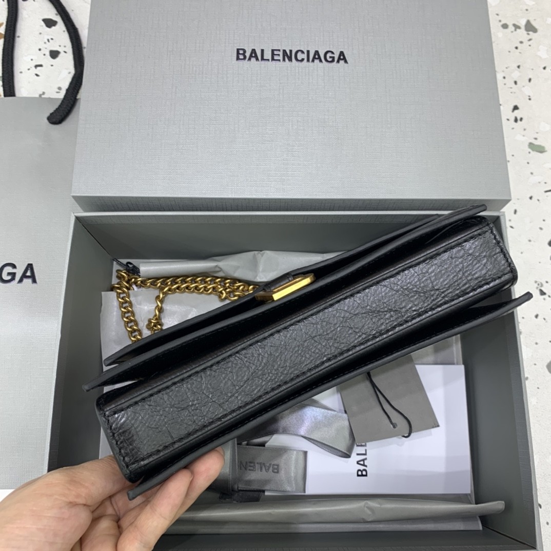 발렌시아가 크러쉬 체인백