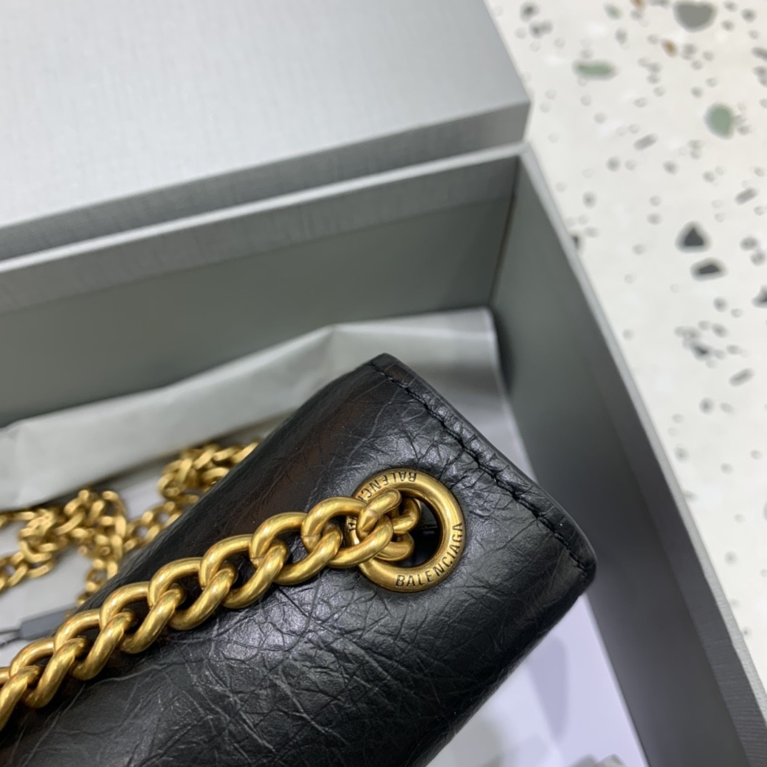 발렌시아가 크러쉬 체인백