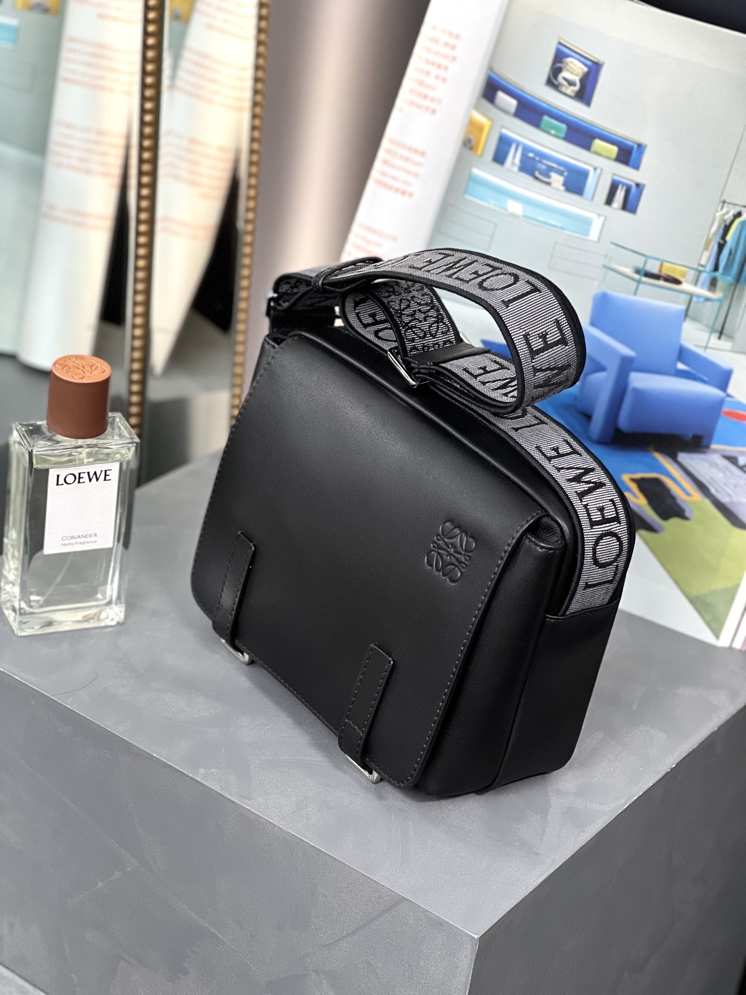 로에베 밀리터리 메신저백