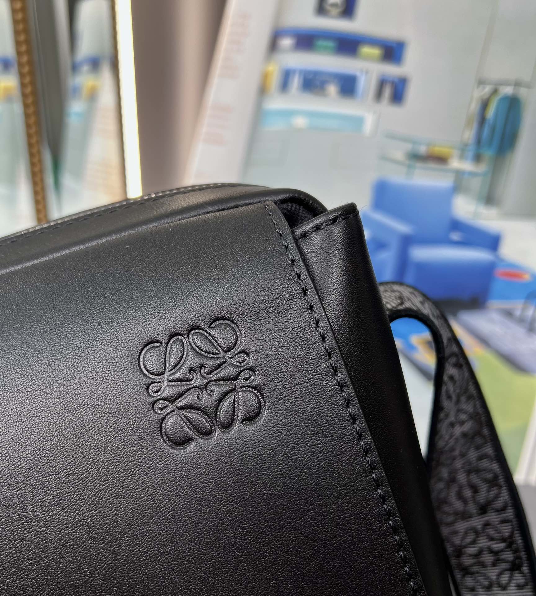 로에베 밀리터리 메신저백