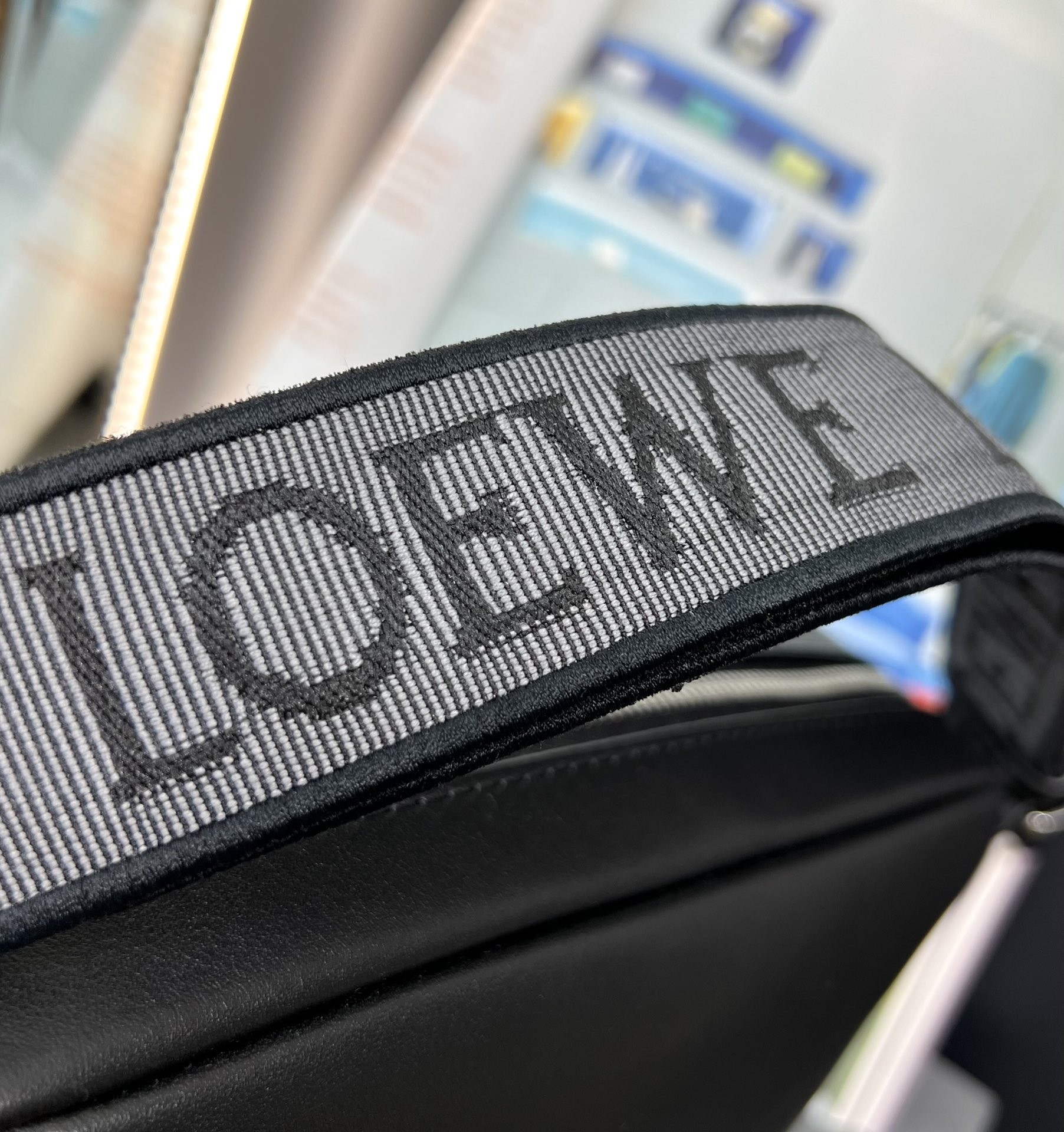 로에베 밀리터리 메신저백