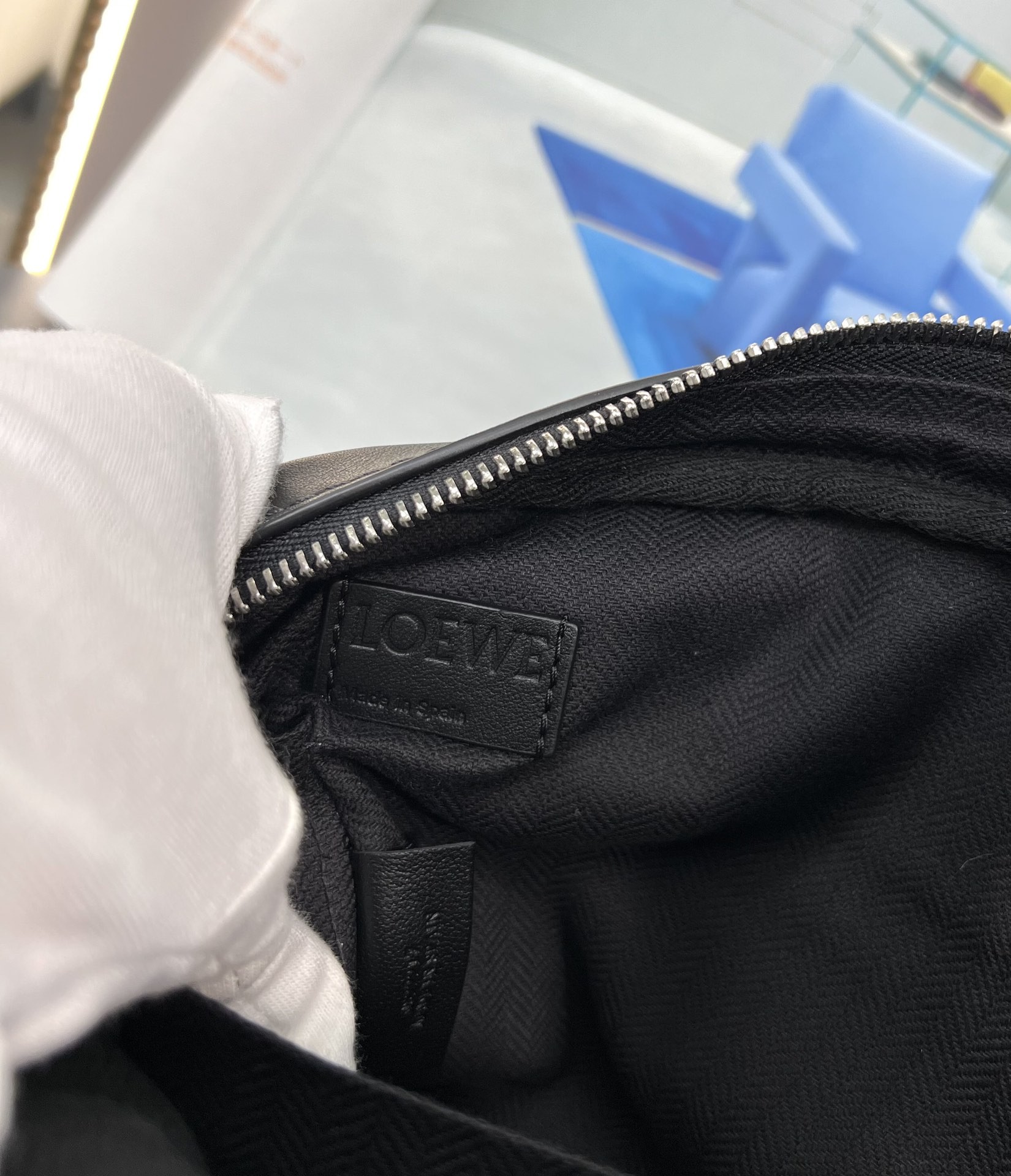 로에베 밀리터리 메신저백