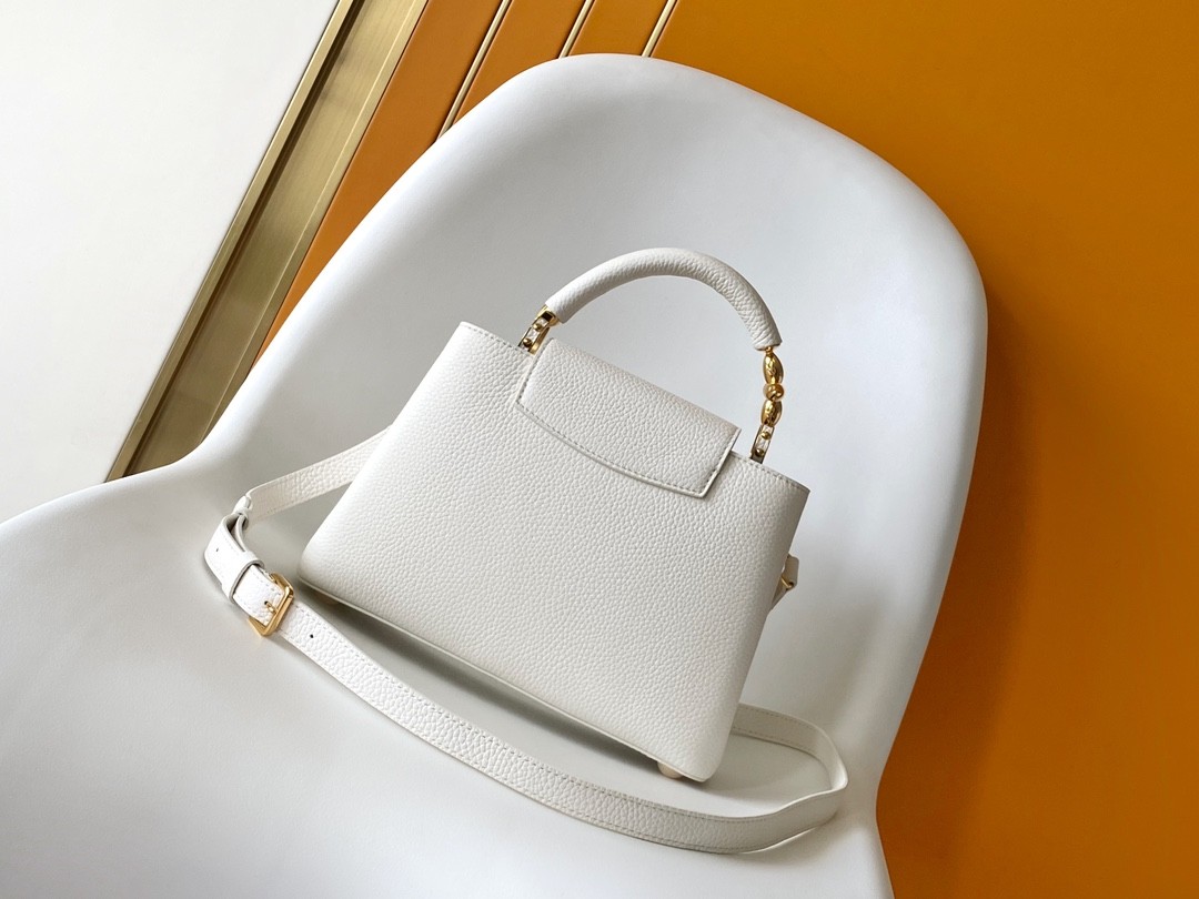 [LOUIS VUITTON-루이비통] 루이비통 카퓌신미니화이트 M23943