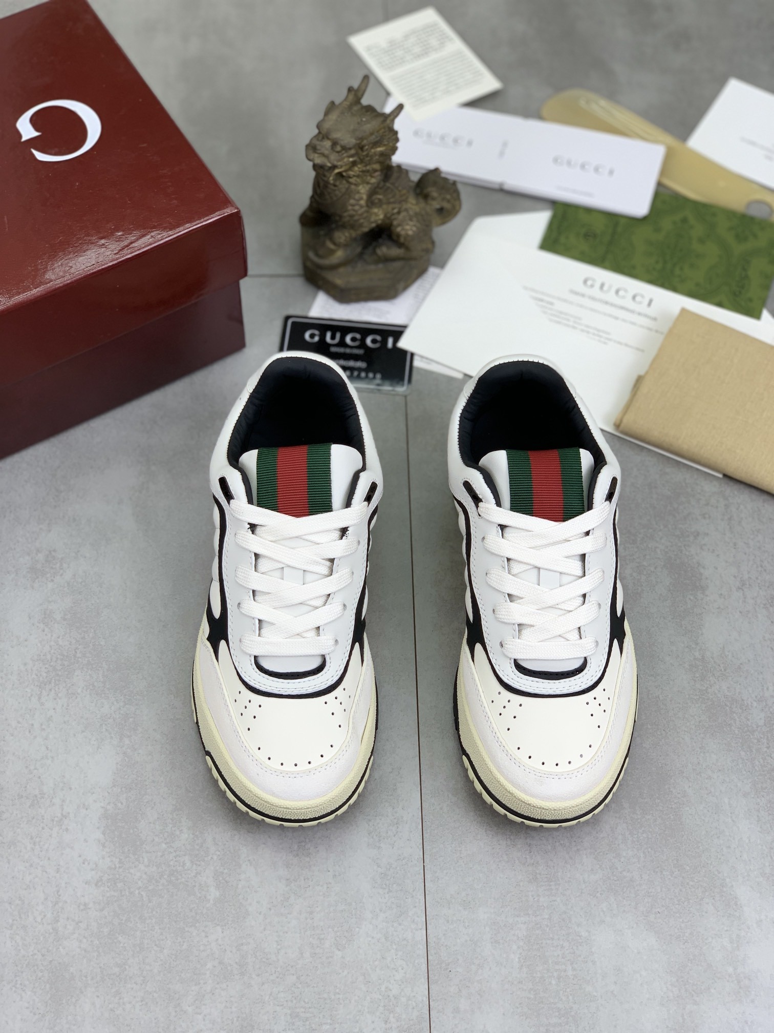 [GUCCI-구찌] 구찌 블랙 가죽 웹 로우 스니커즈