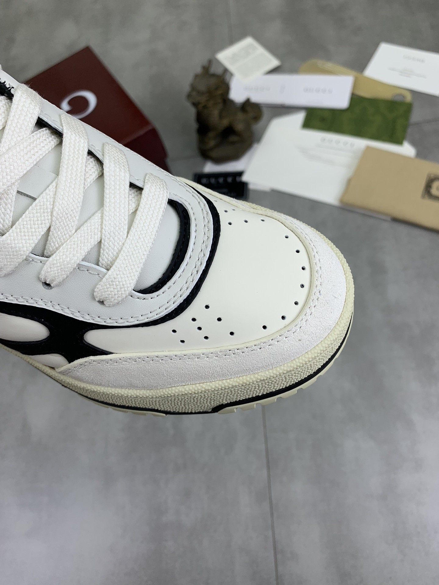 [GUCCI-구찌] 구찌 블랙 가죽 웹 로우 스니커즈